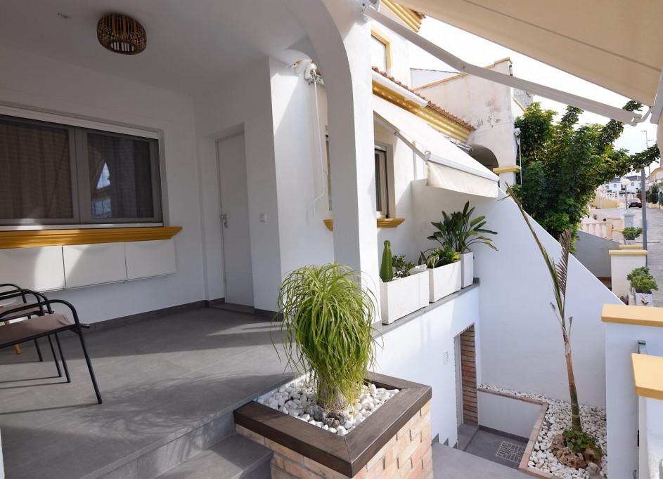 Resale - Stadthaus -
La Florida