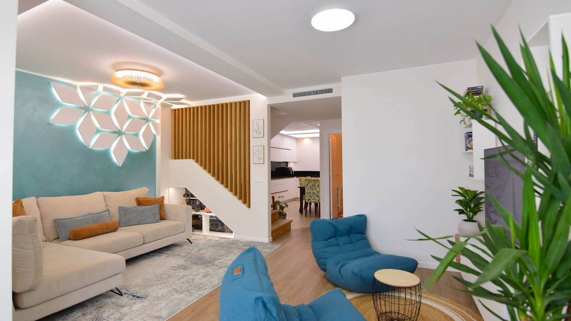 Resale - Stadthaus -
La Florida