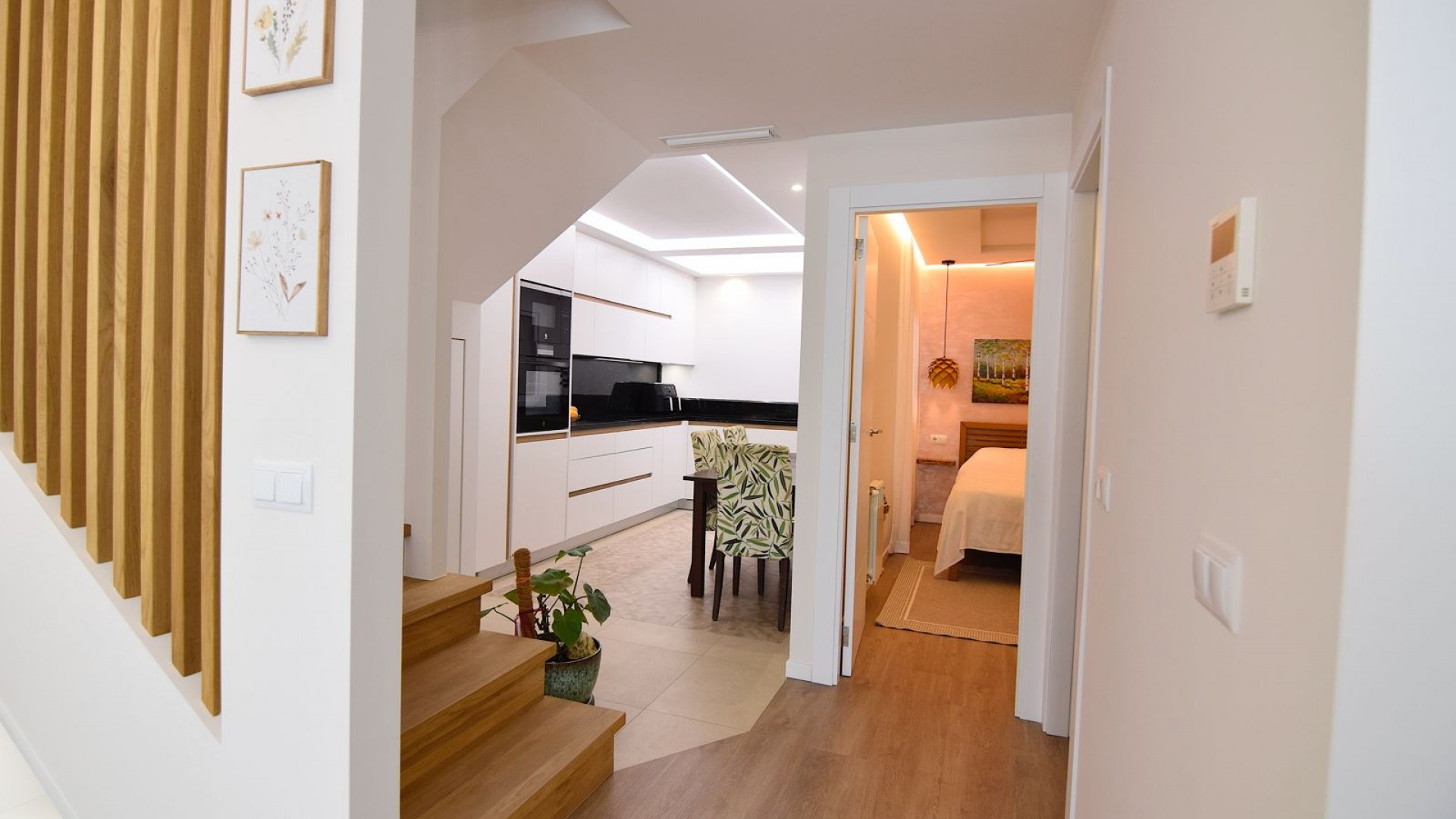 Resale - Stadthaus -
La Florida