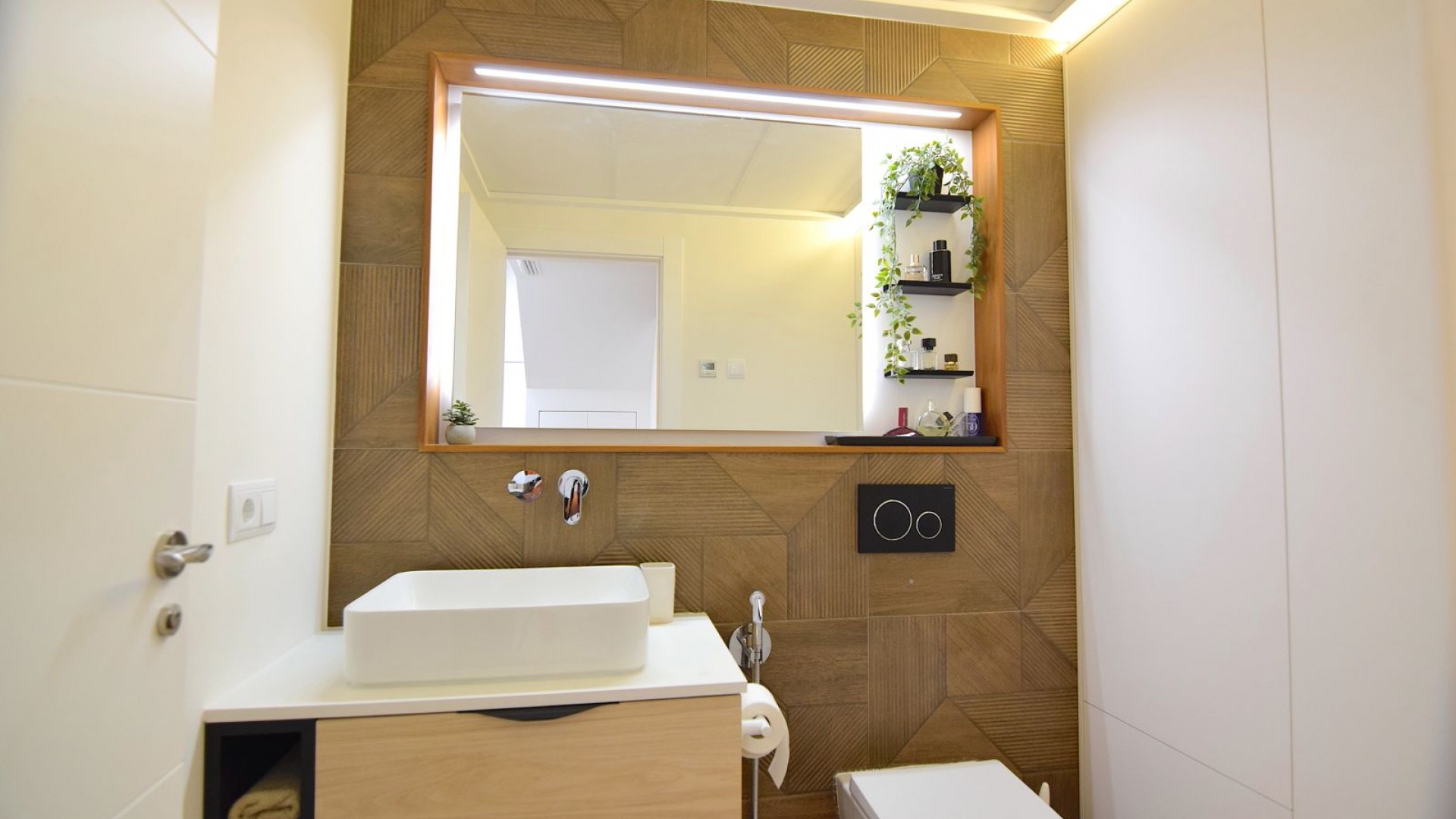 Resale - Stadthaus -
La Florida