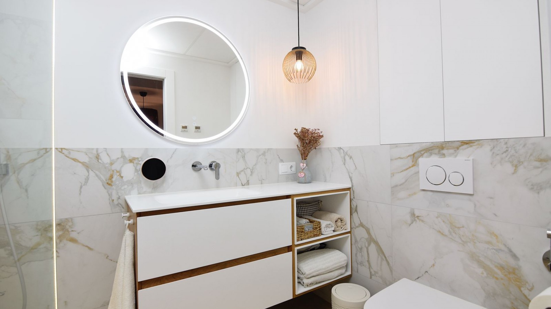 Resale - Stadthaus -
La Florida