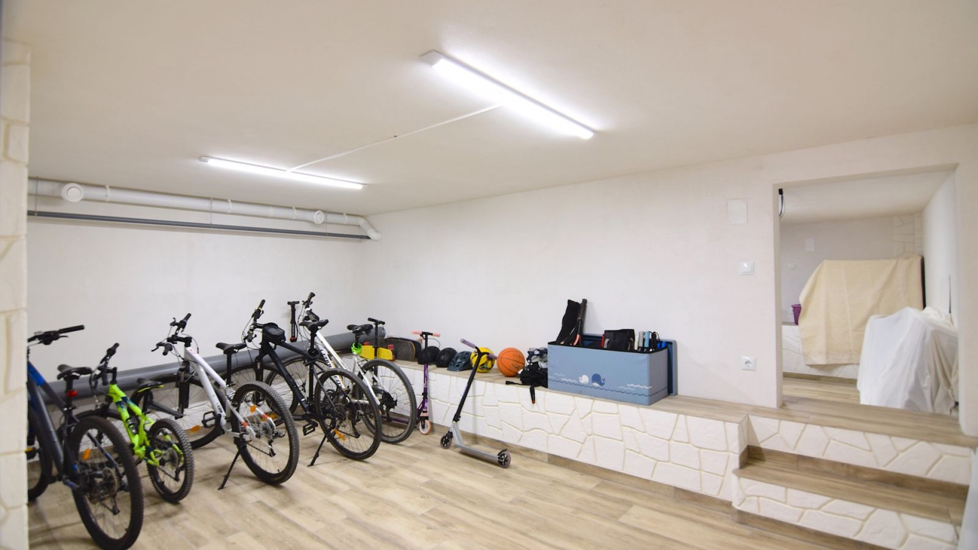 Resale - Stadthaus -
La Florida