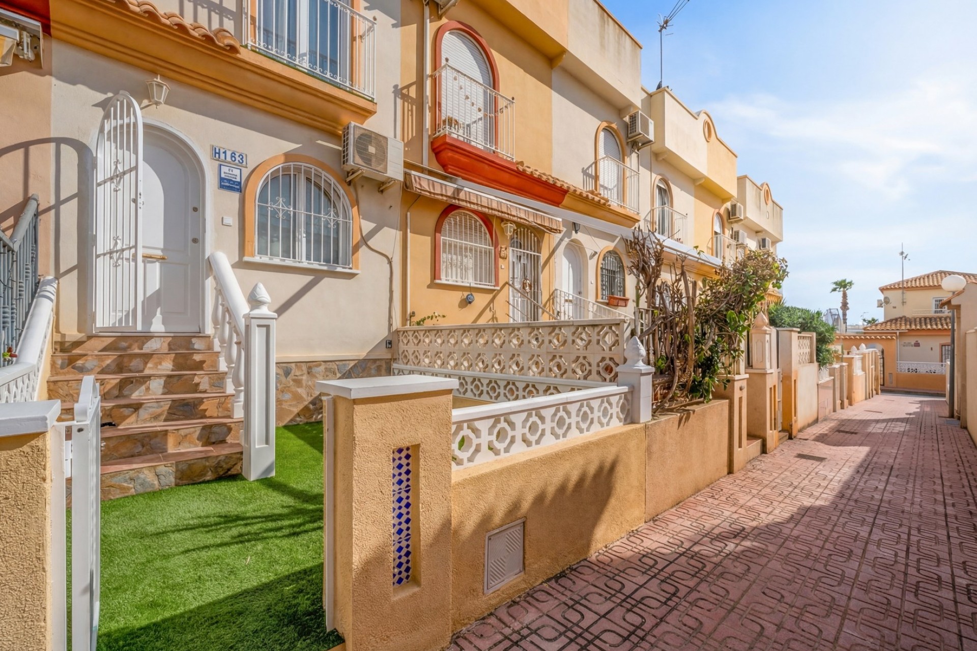 Resale - Stadthaus -
La Florida