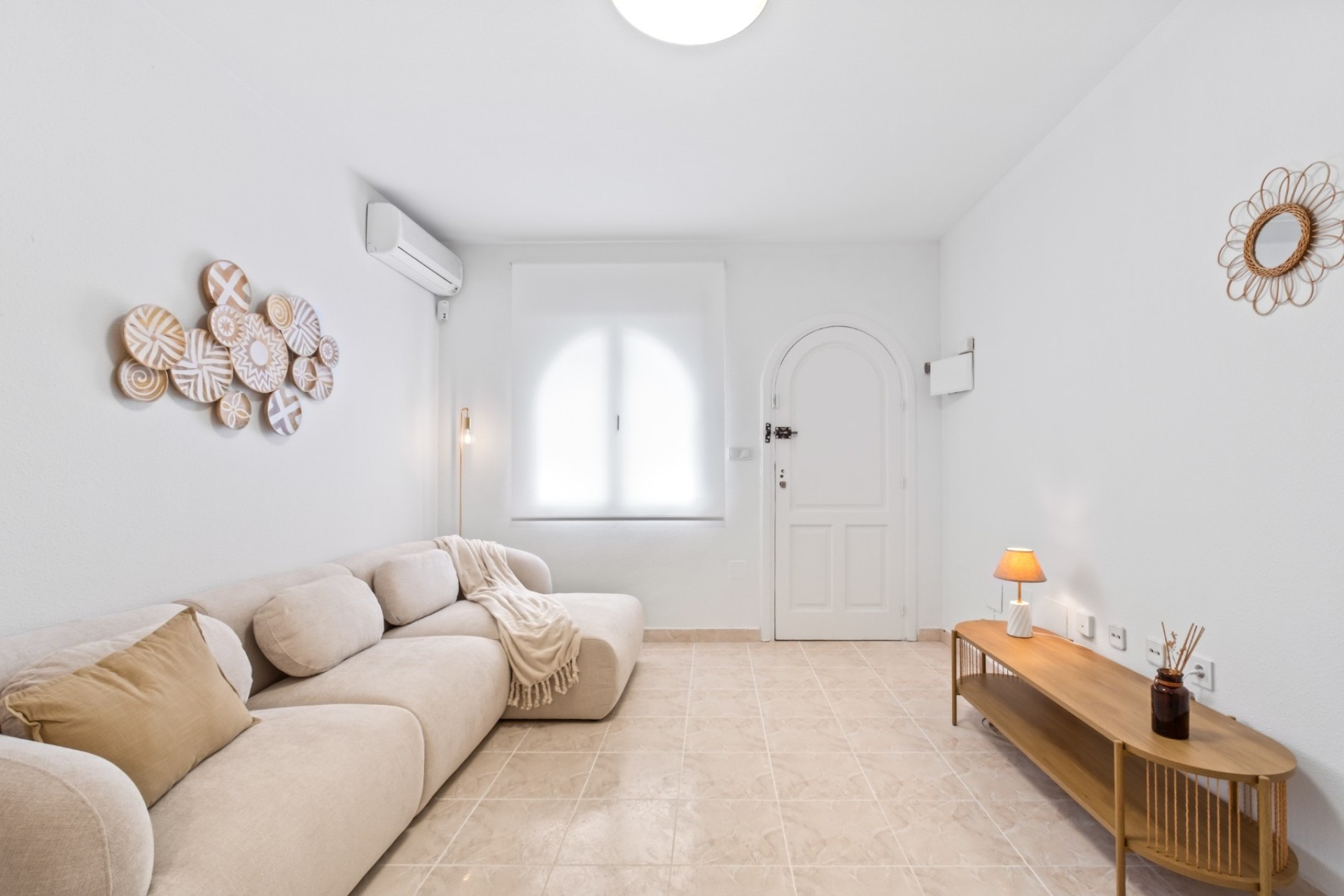 Resale - Stadthaus -
La Florida