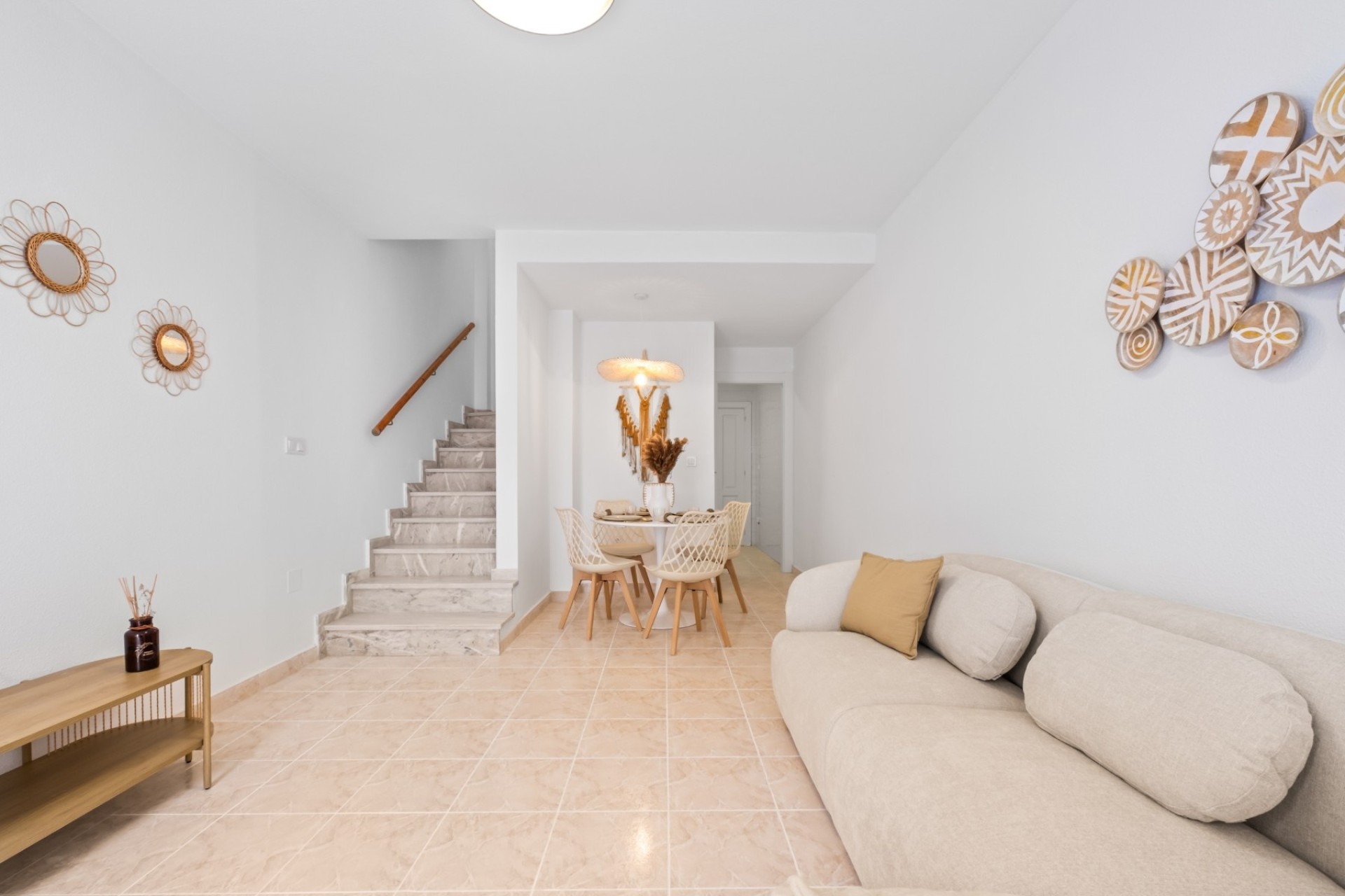 Resale - Stadthaus -
La Florida