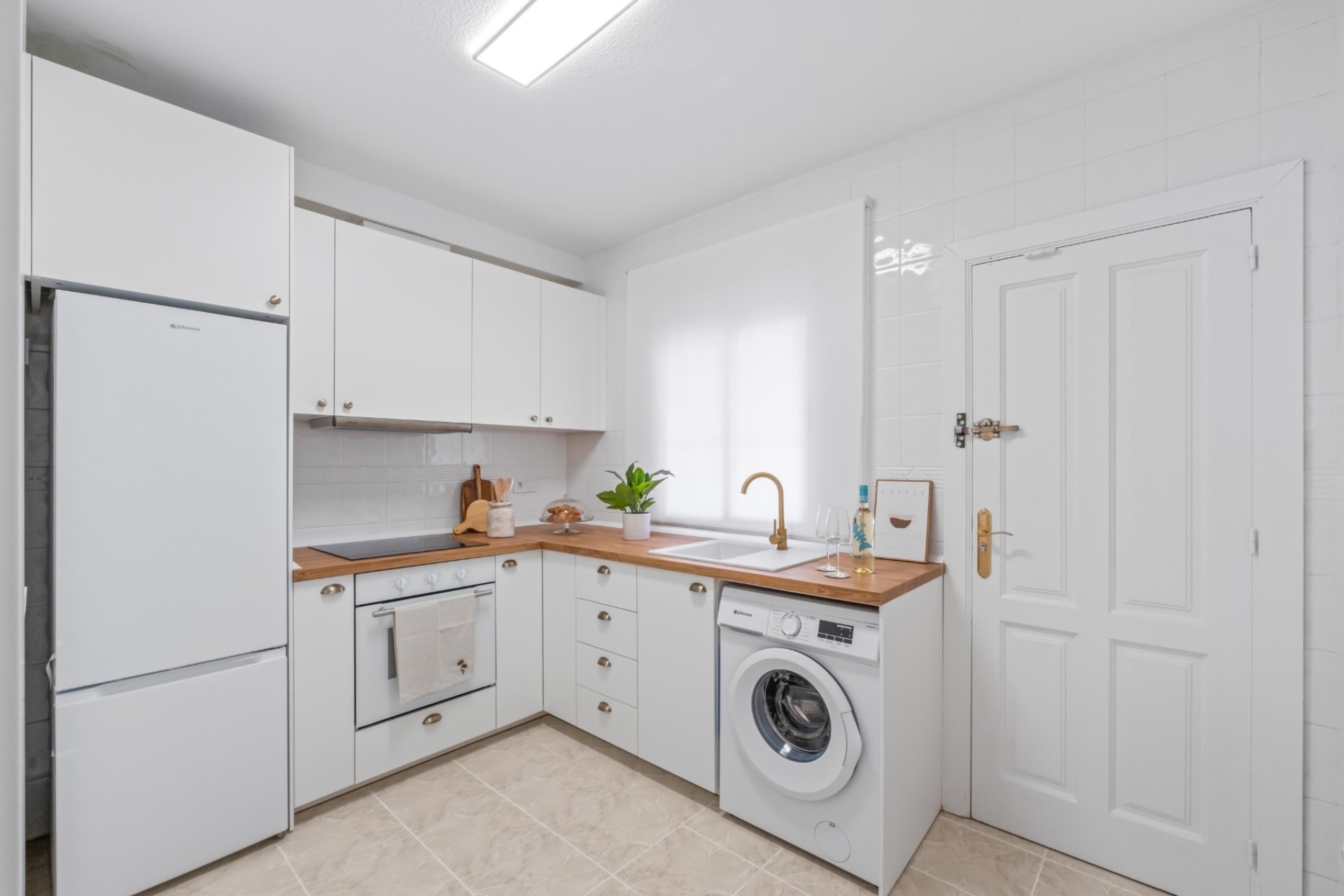 Resale - Stadthaus -
La Florida