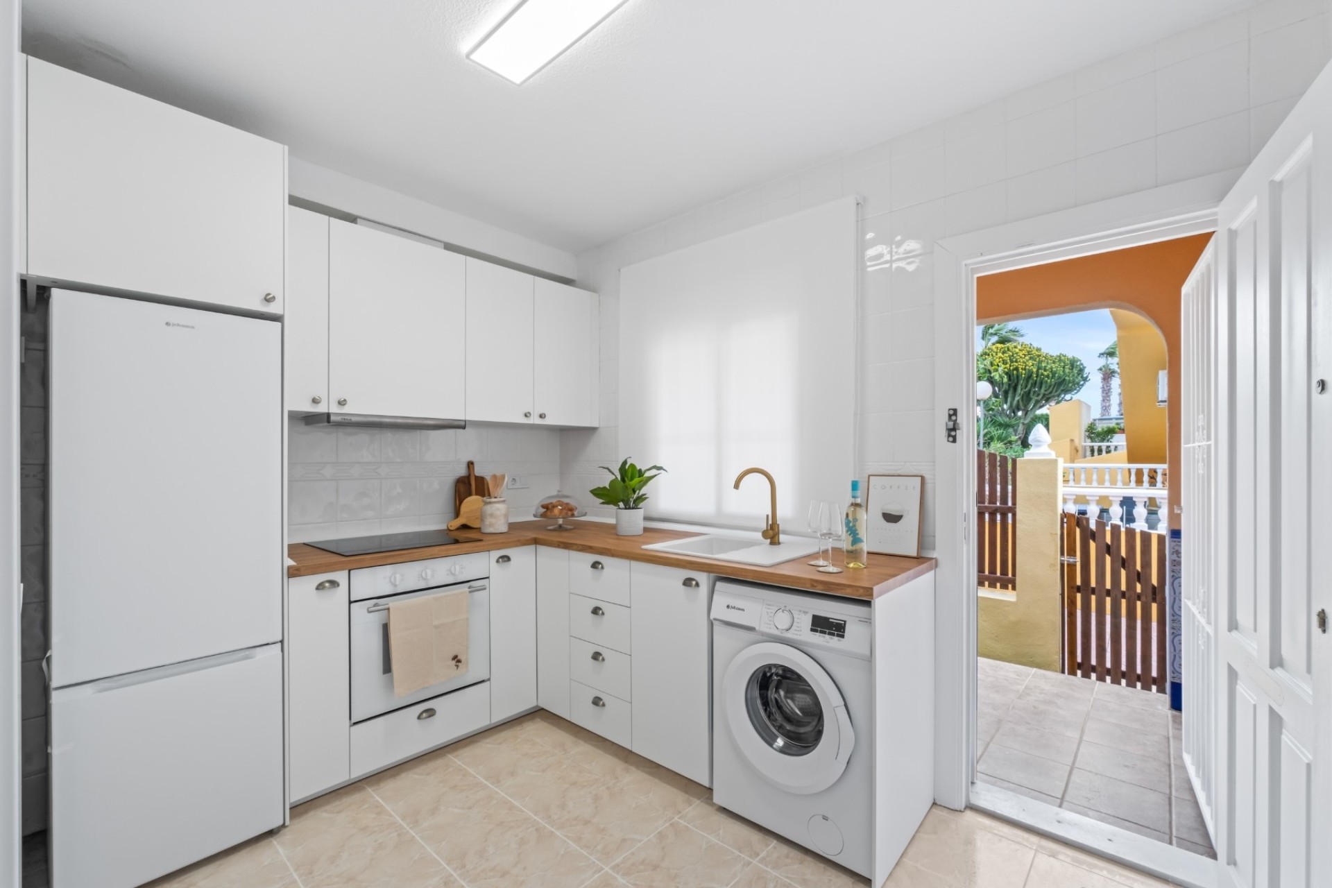 Resale - Stadthaus -
La Florida