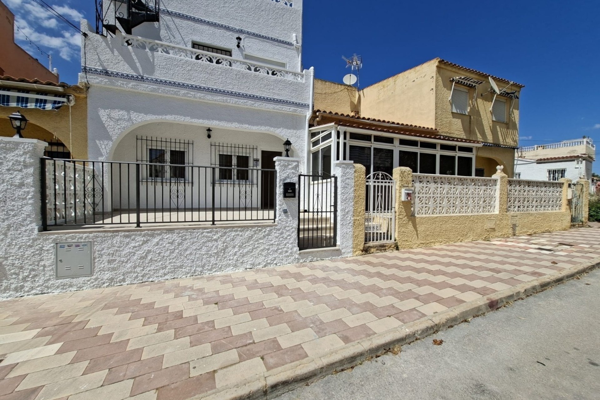 Resale - Stadthaus -
La Marina - La Marina - Urbanization
