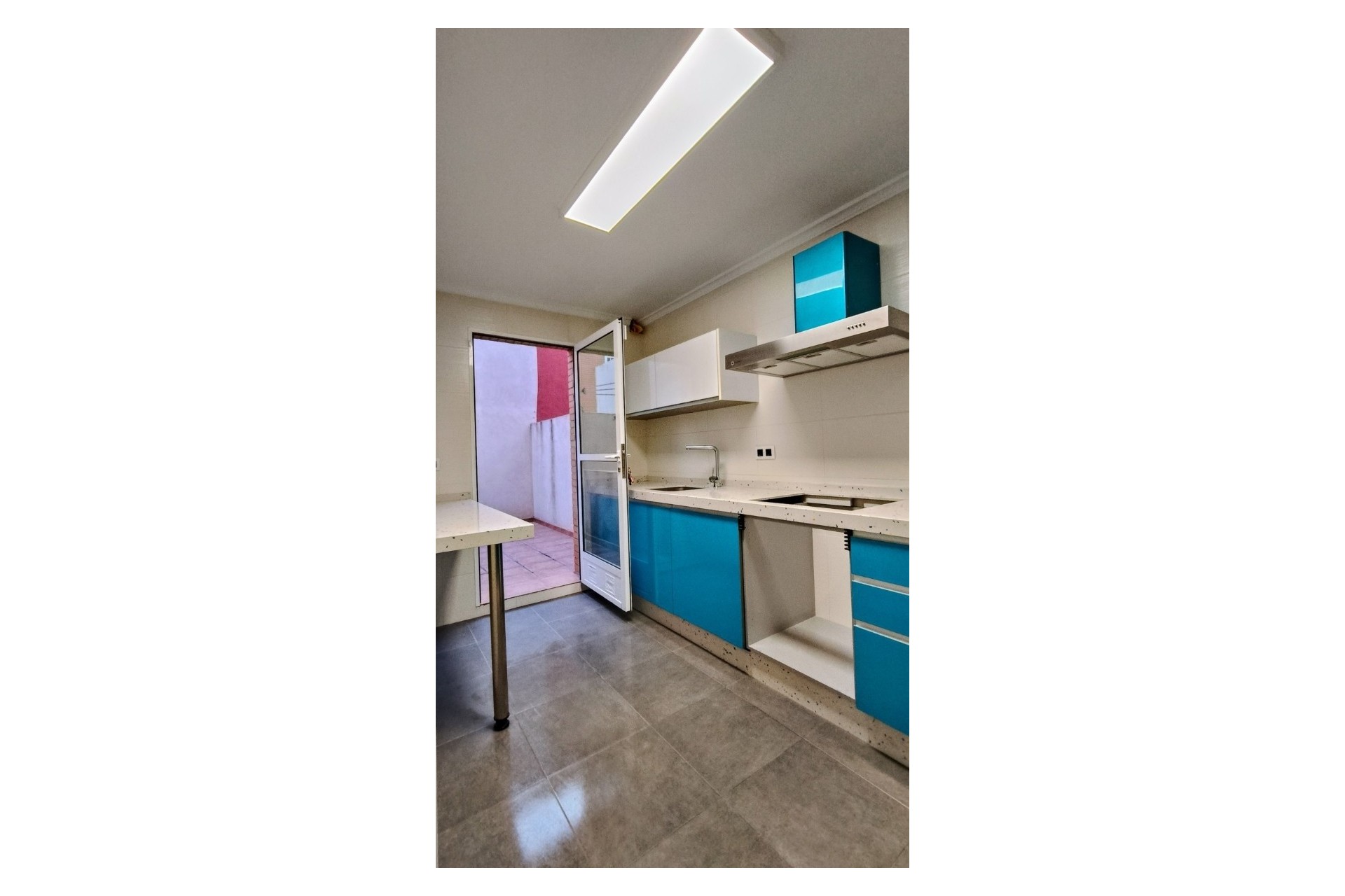 Resale - Stadthaus -
La Romana - Inland