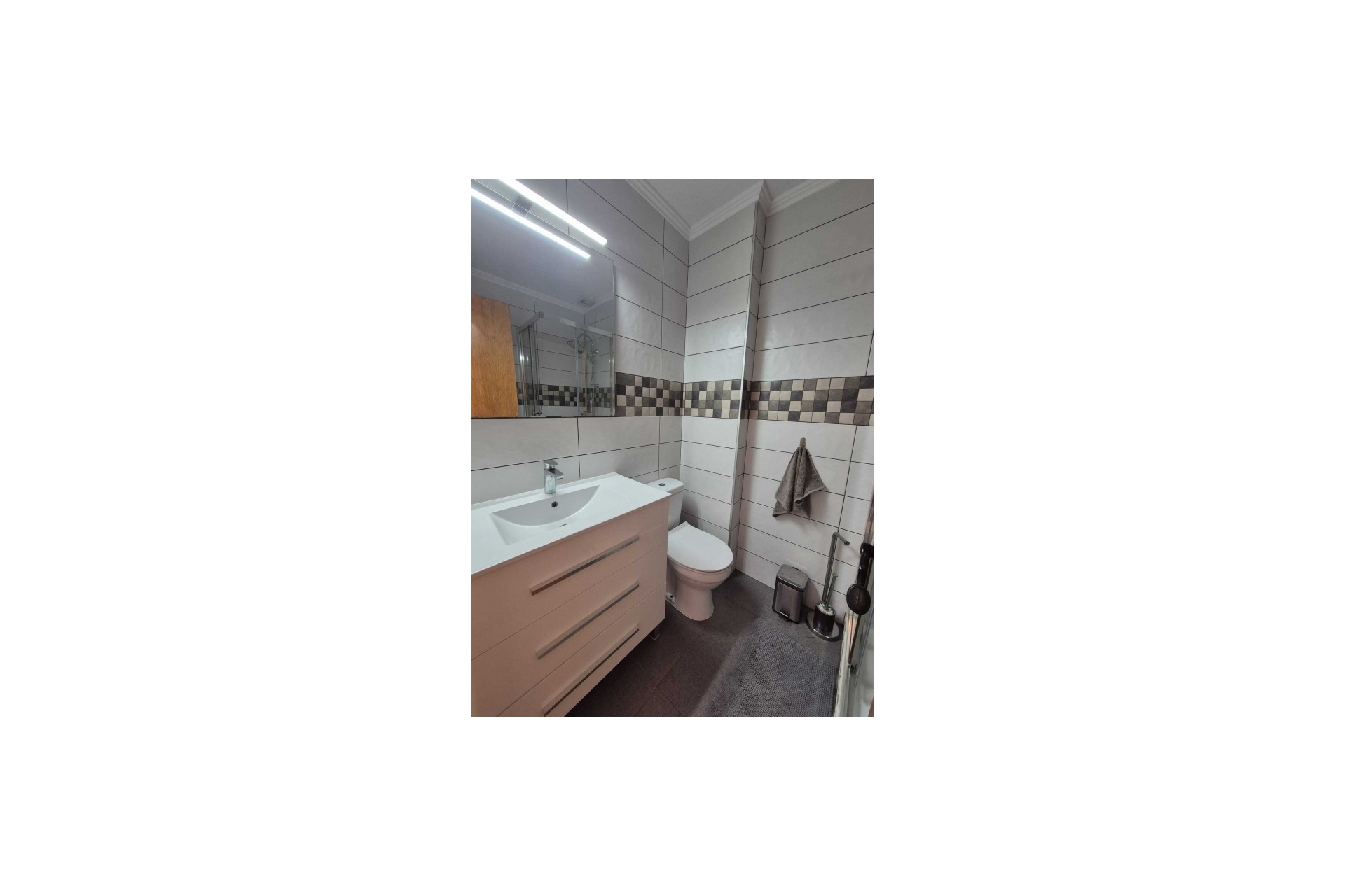 Resale - Stadthaus -
La Rosaleda - Inland