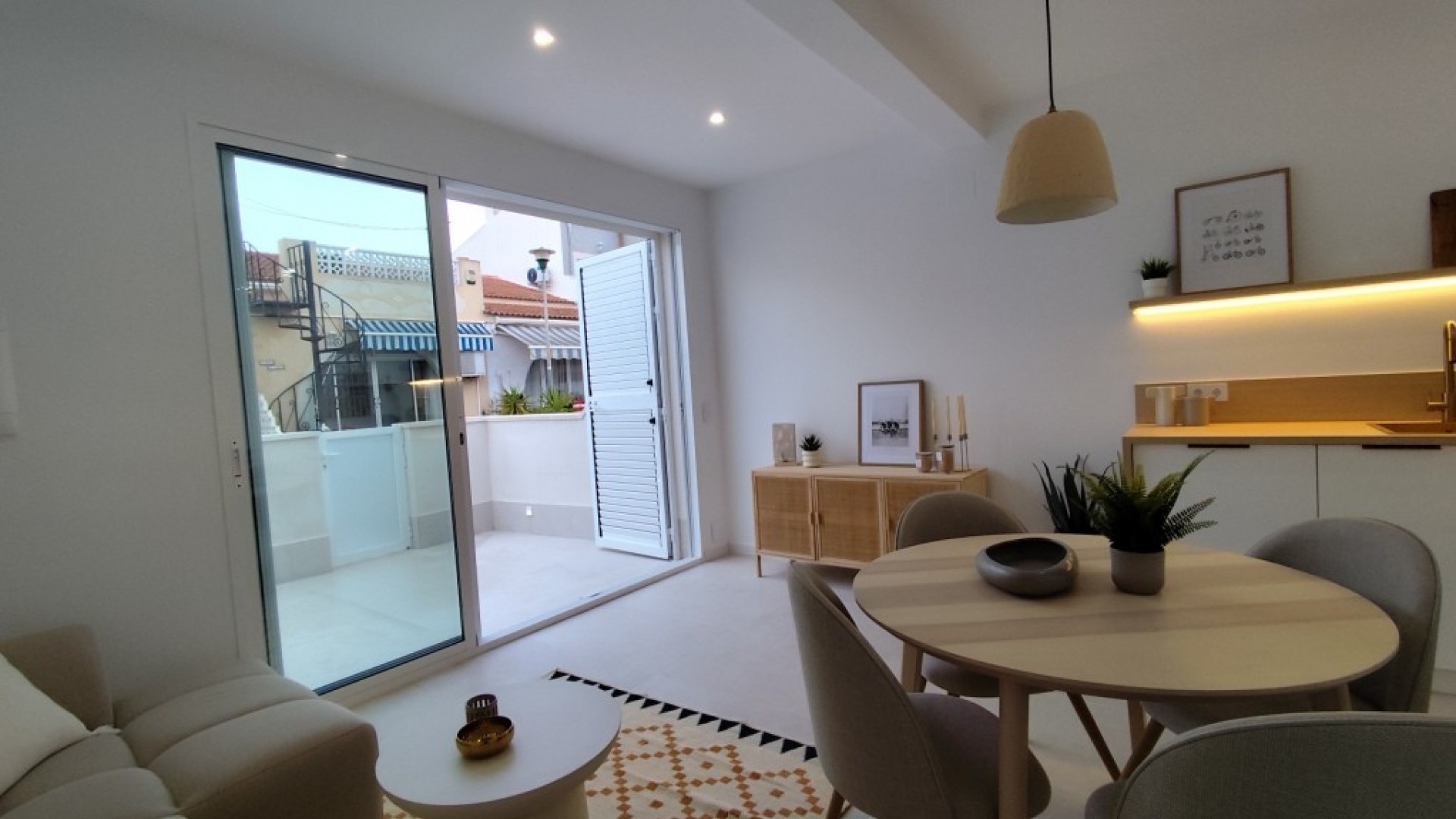 Resale - Stadthaus -
La Siesta