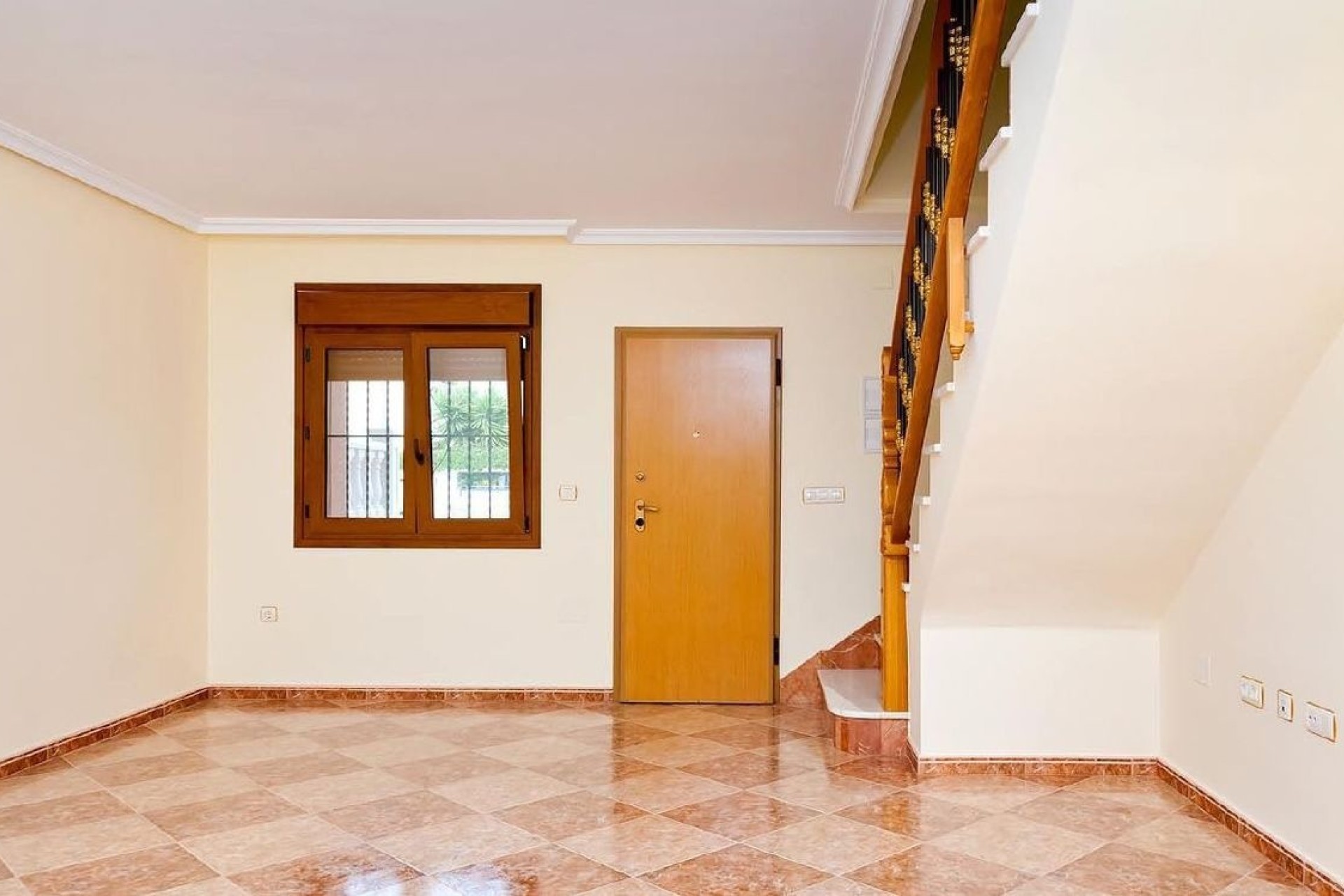 Resale - Stadthaus -
Los Altos - Costa Blanca