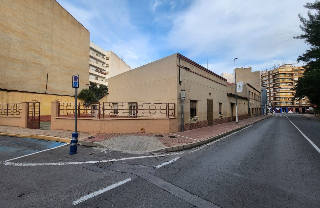 Resale - Stadthaus -
Monóvar