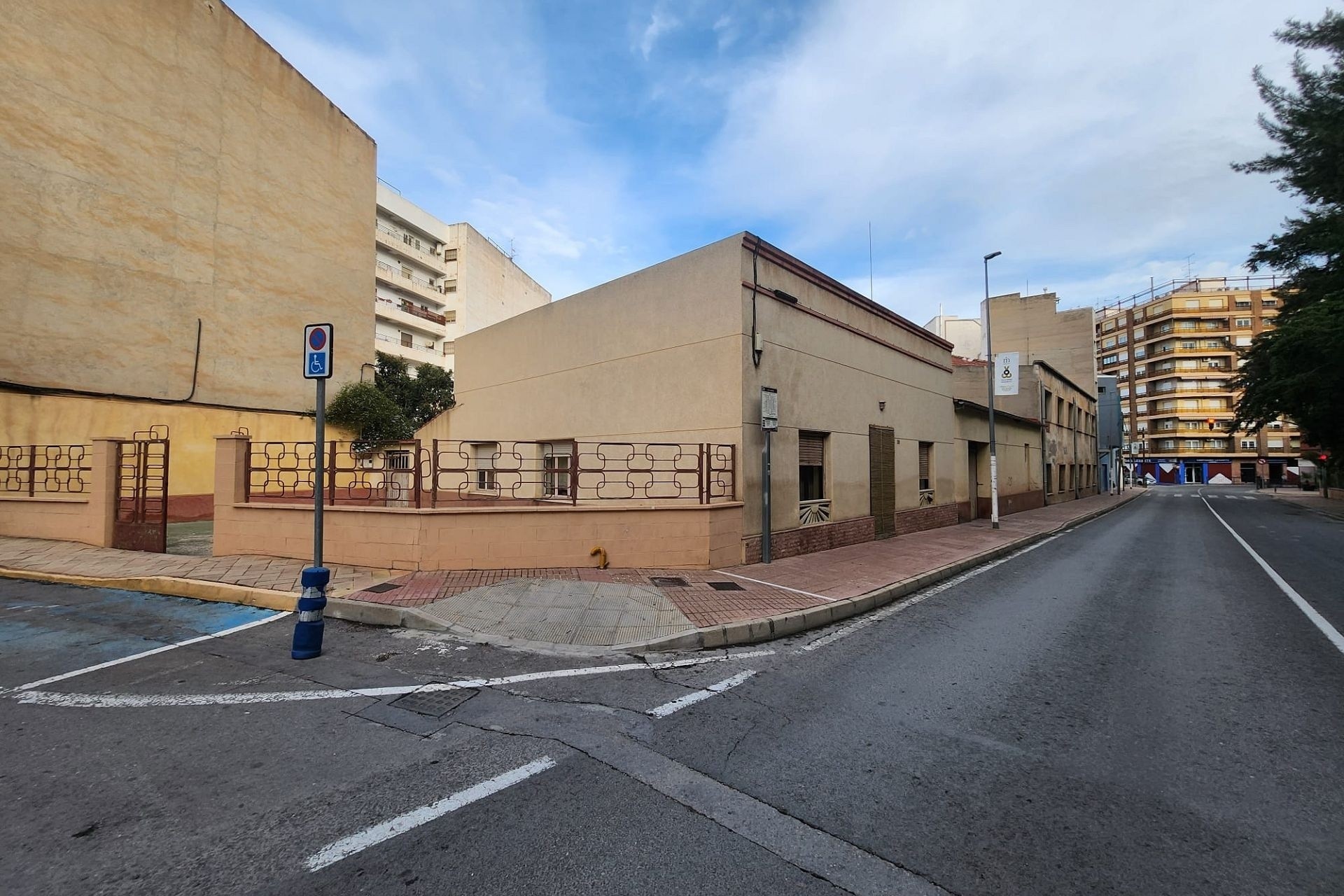 Resale - Stadthaus -
Monóvar