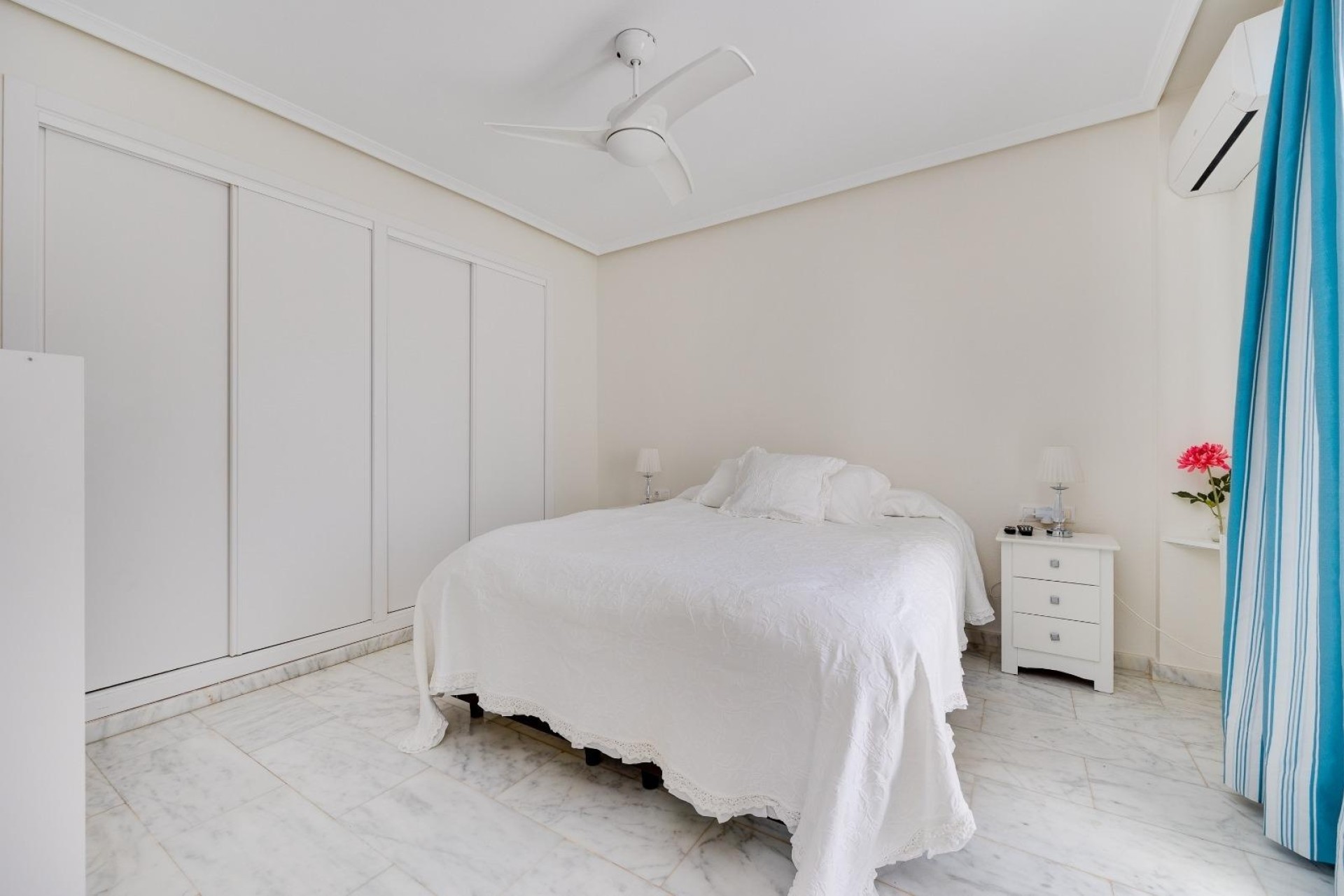 Resale - Stadthaus -
Orihuela Costa - Las Filipinas