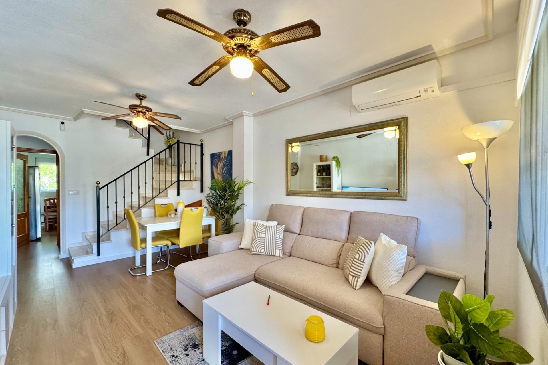 Resale - Stadthaus -
Orihuela Costa - Las Filipinas