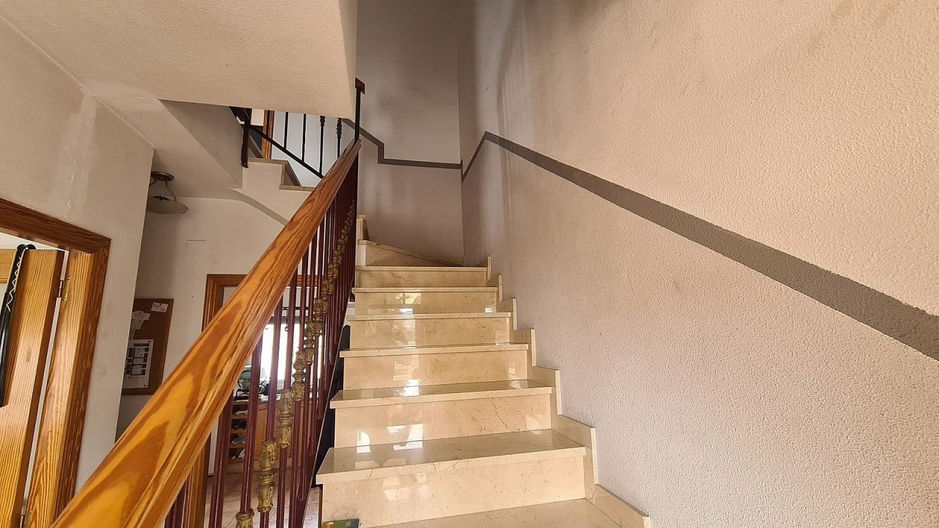 Resale - Stadthaus -
Salinas