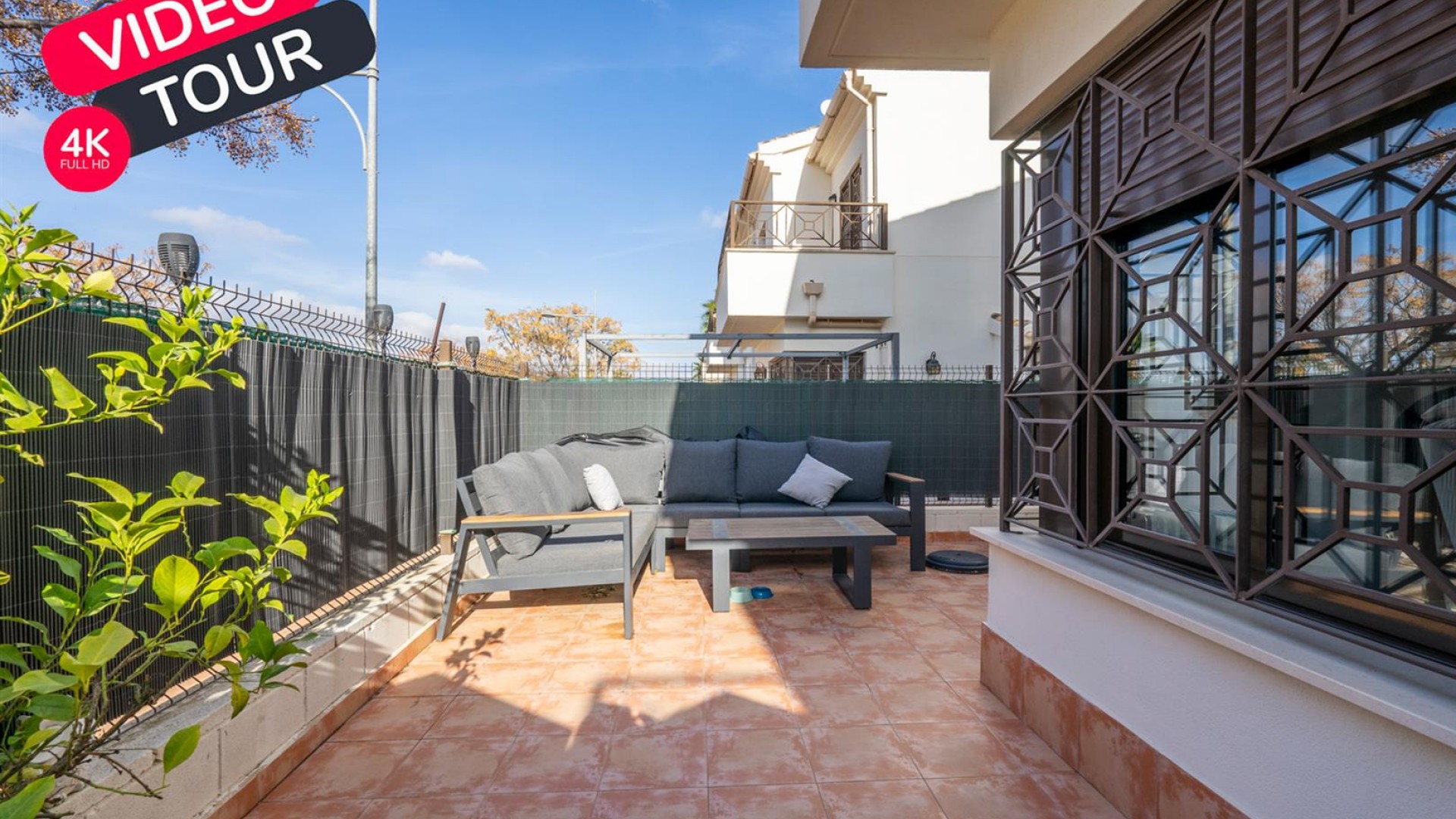 Resale - Stadthaus -
SAN CAYETANO