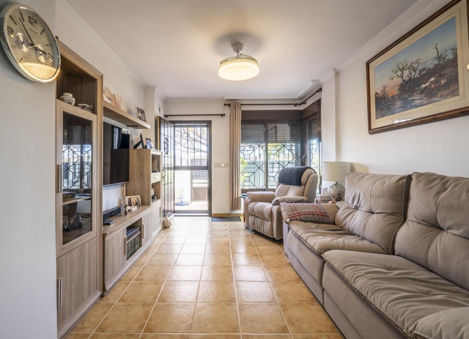 Resale - Stadthaus -
SAN CAYETANO