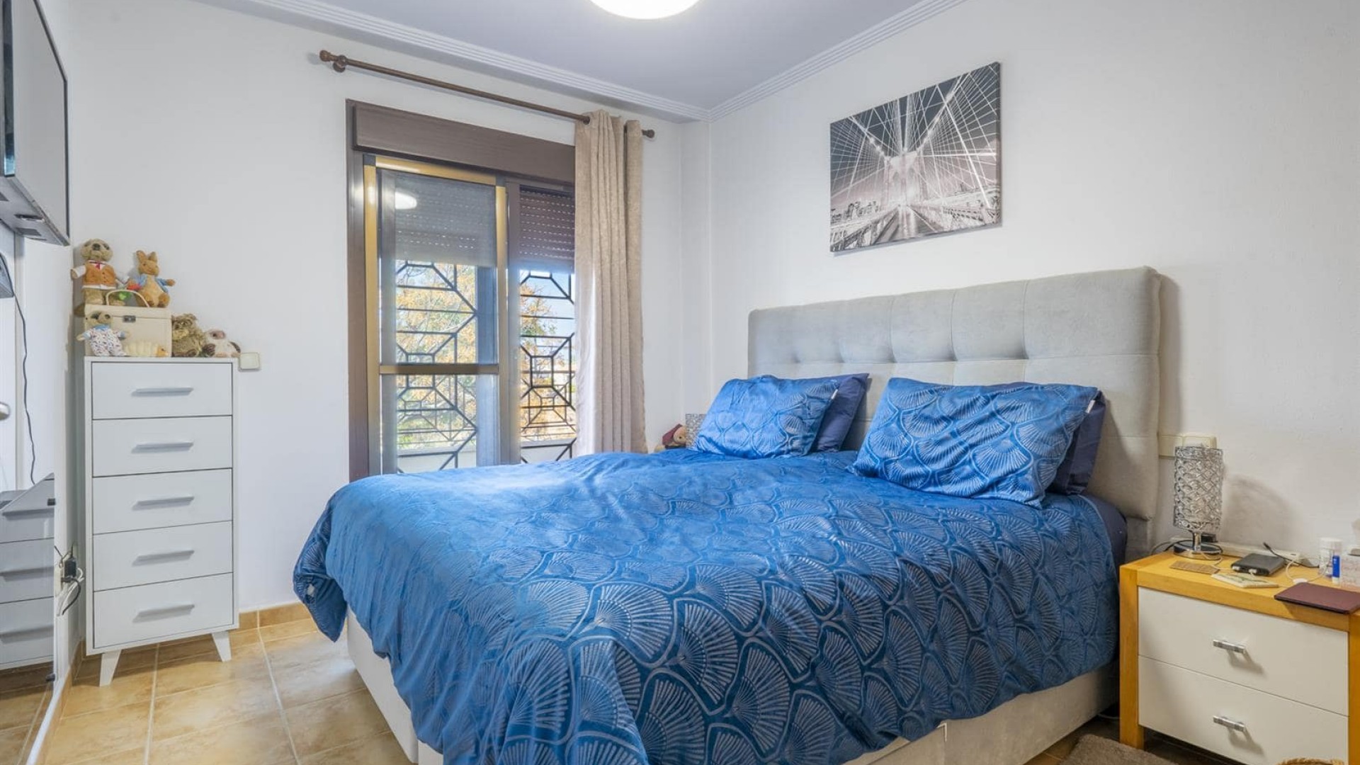 Resale - Stadthaus -
SAN CAYETANO