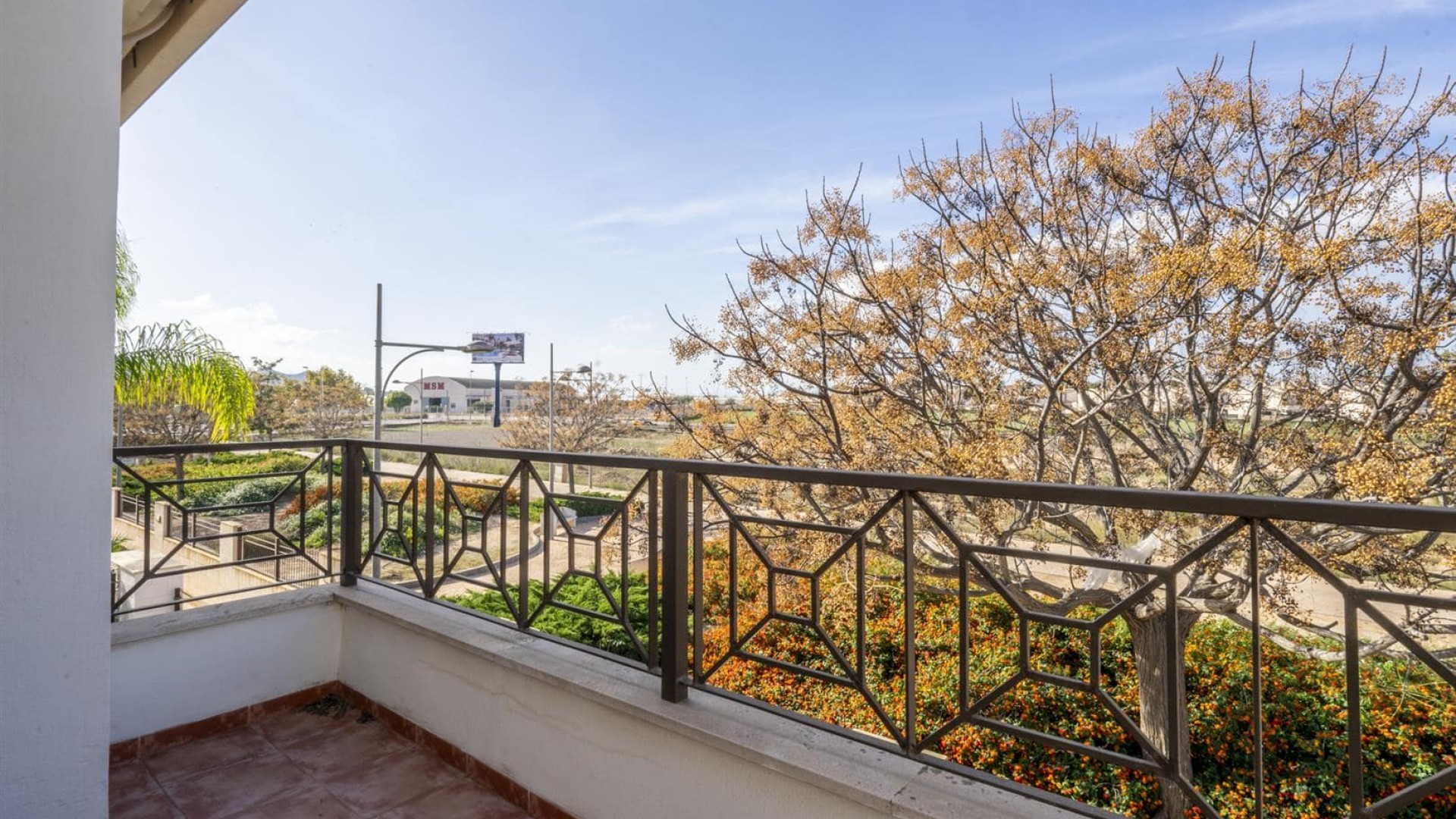 Resale - Stadthaus -
SAN CAYETANO