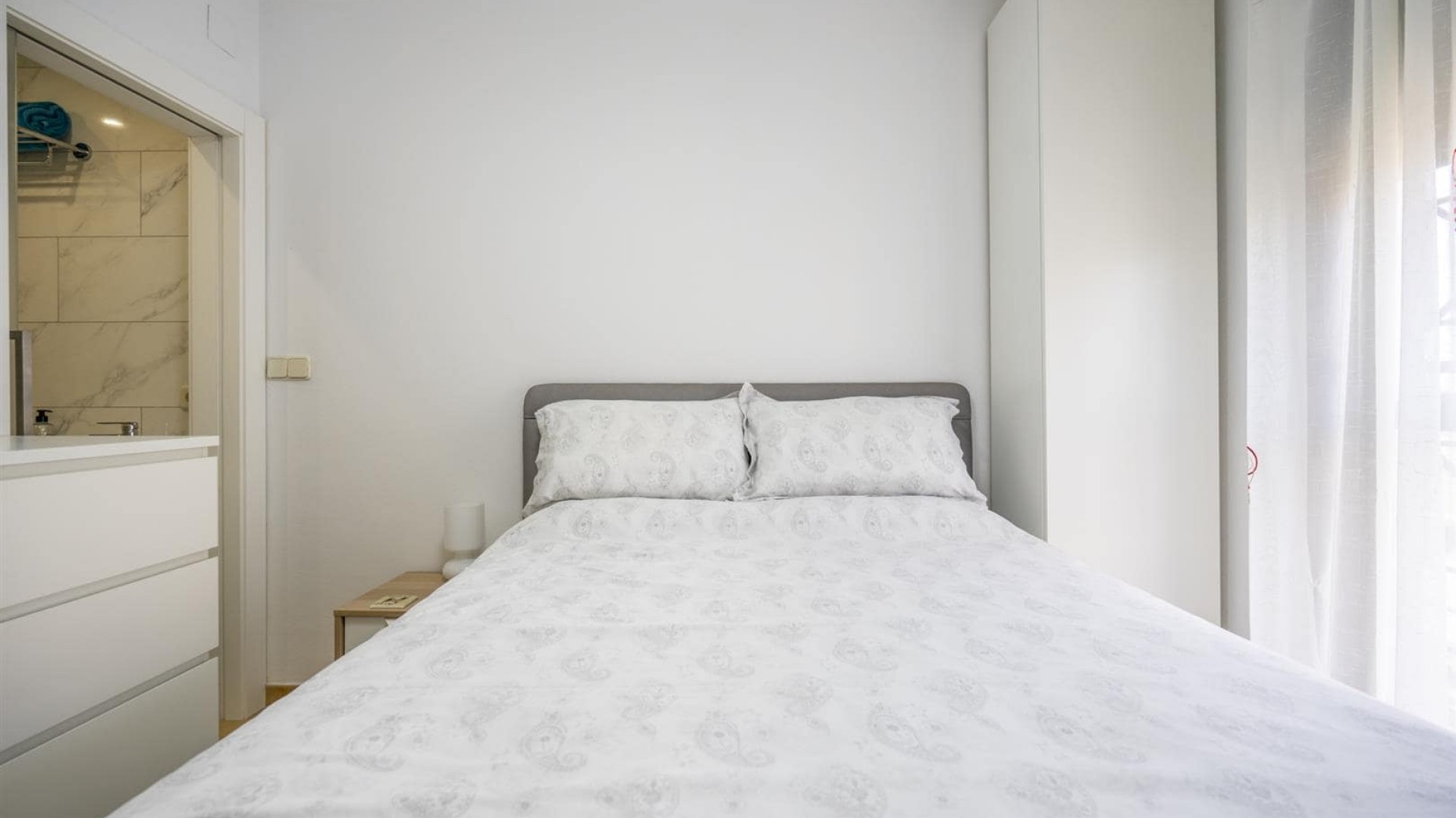 Resale - Stadthaus -
SAN CAYETANO