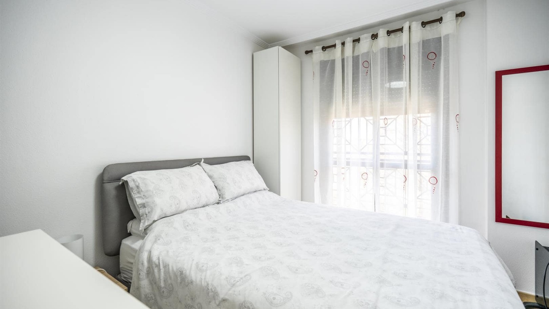 Resale - Stadthaus -
SAN CAYETANO