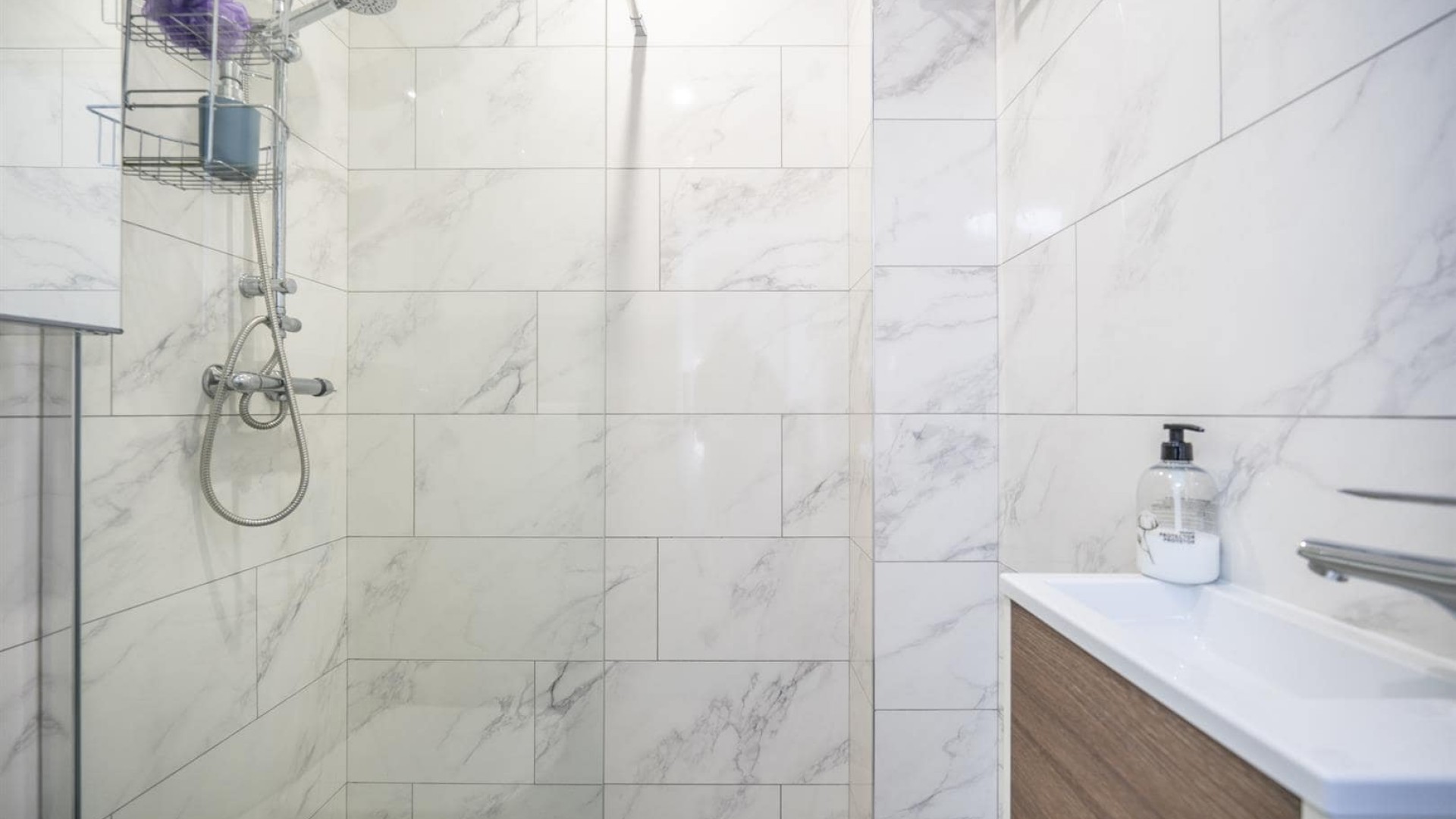 Resale - Stadthaus -
SAN CAYETANO