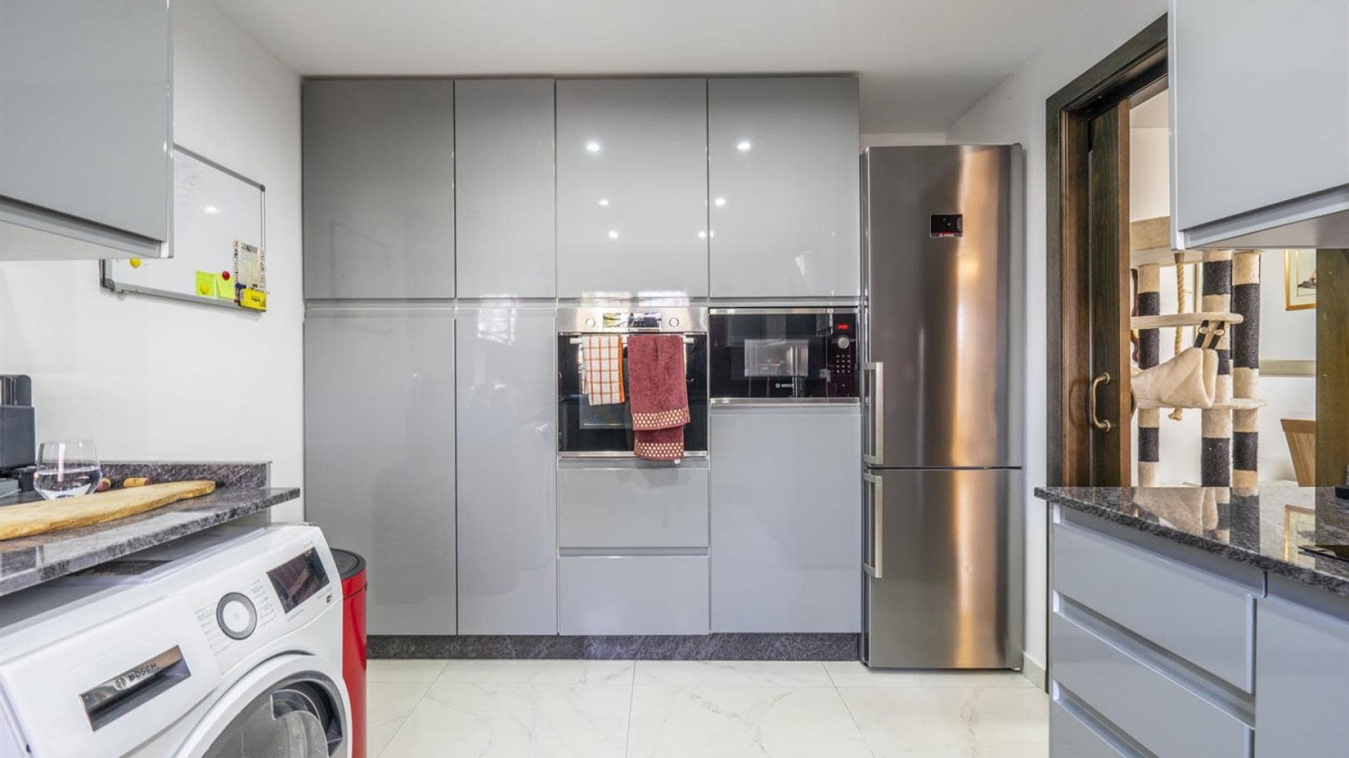 Resale - Stadthaus -
SAN CAYETANO