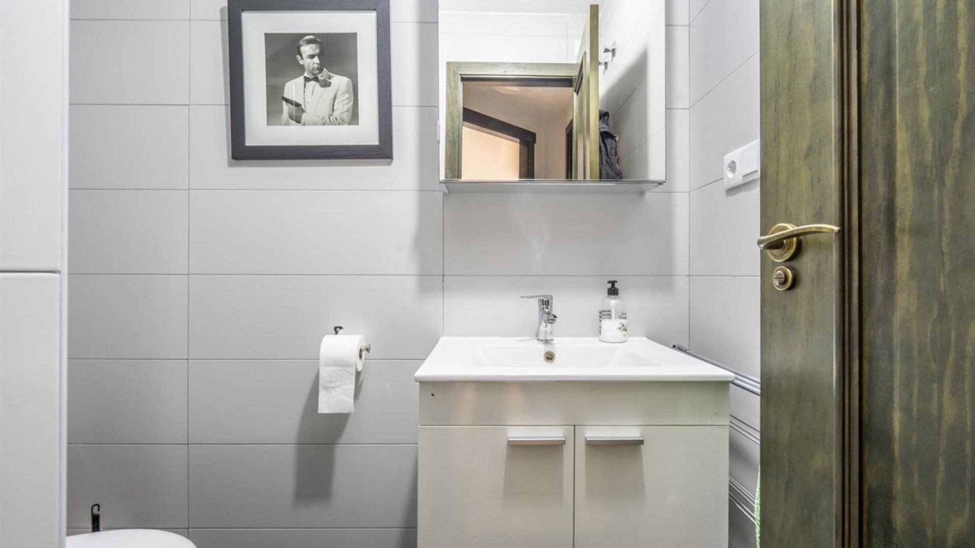 Resale - Stadthaus -
SAN CAYETANO