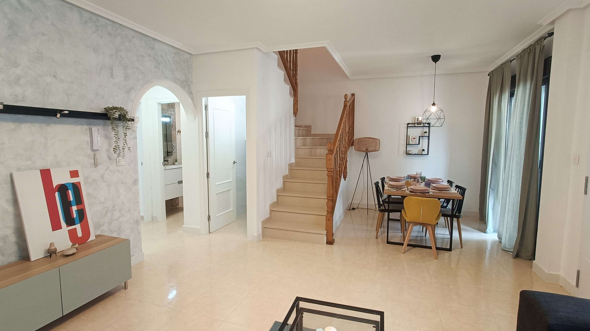 Resale - Stadthaus -
San Miguel de Salinas - Ciudad de las comunicaciones