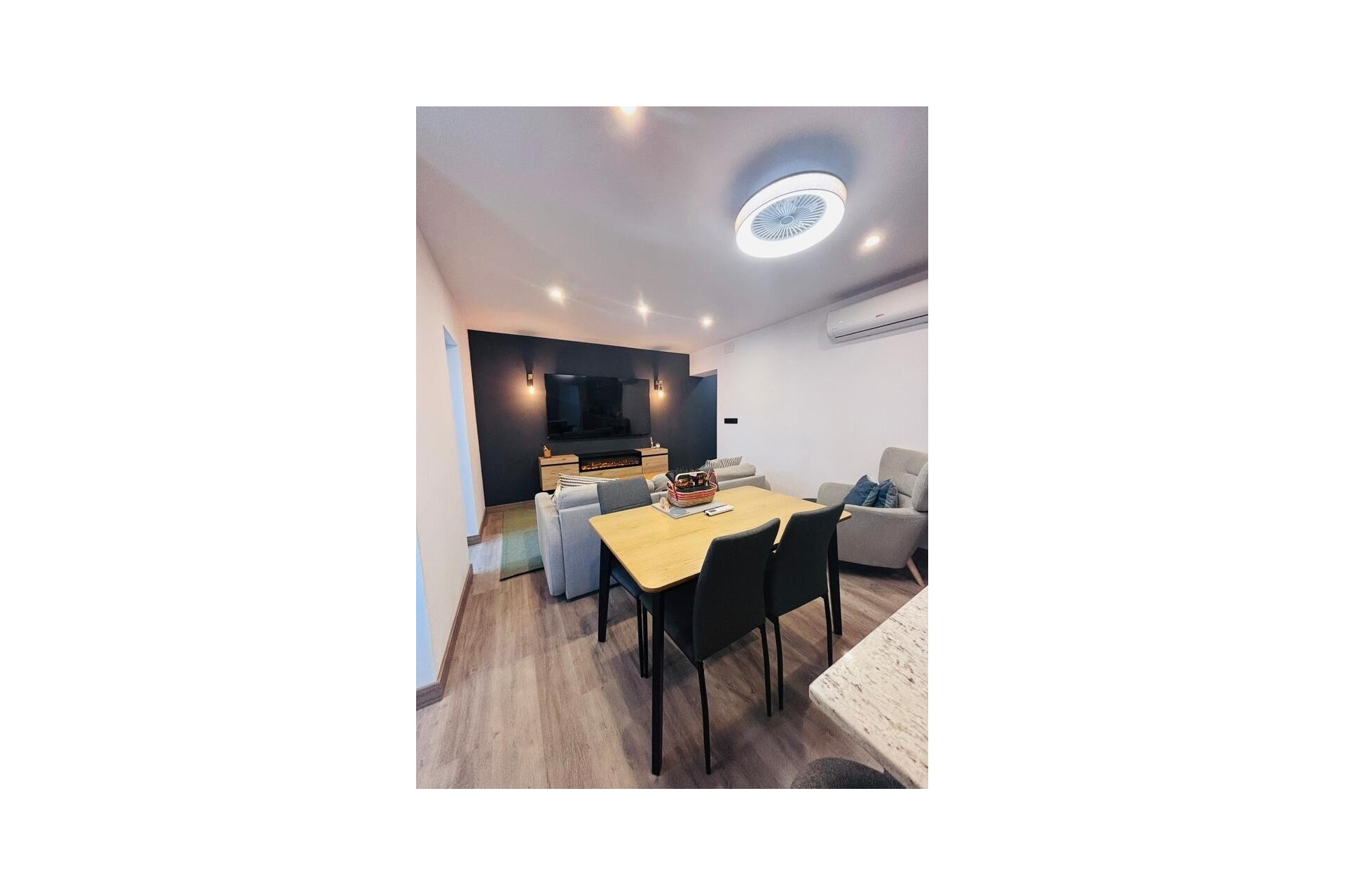 Resale - Stadthaus -
San Miguel de Salinas - Inland
