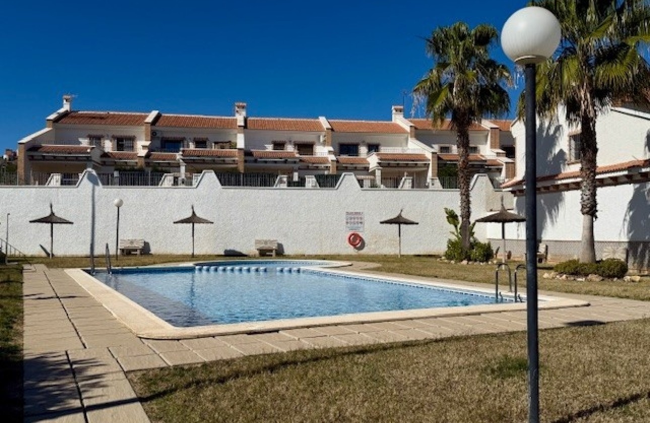 Resale - Stadthaus -
San Miguel de Salinas - Inland