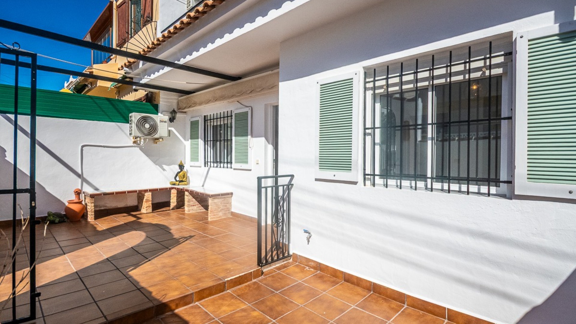 Resale - Stadthaus -
San Miguel de Salinas