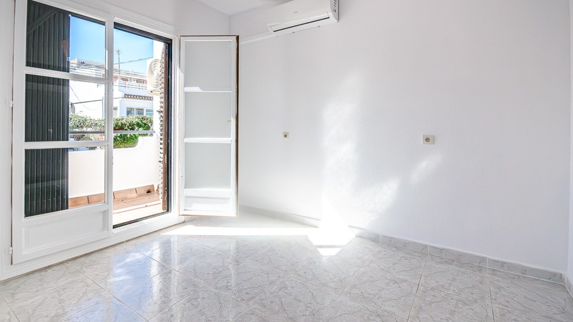 Resale - Stadthaus -
San Miguel de Salinas