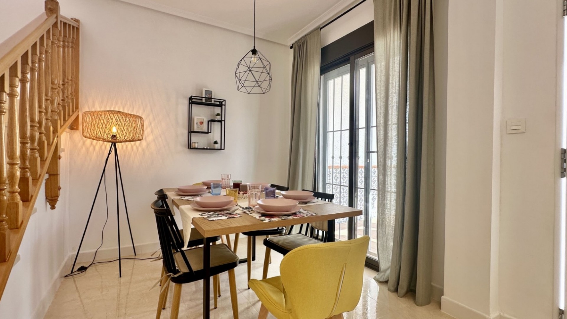 Resale - Stadthaus -
San Miguel de Salinas