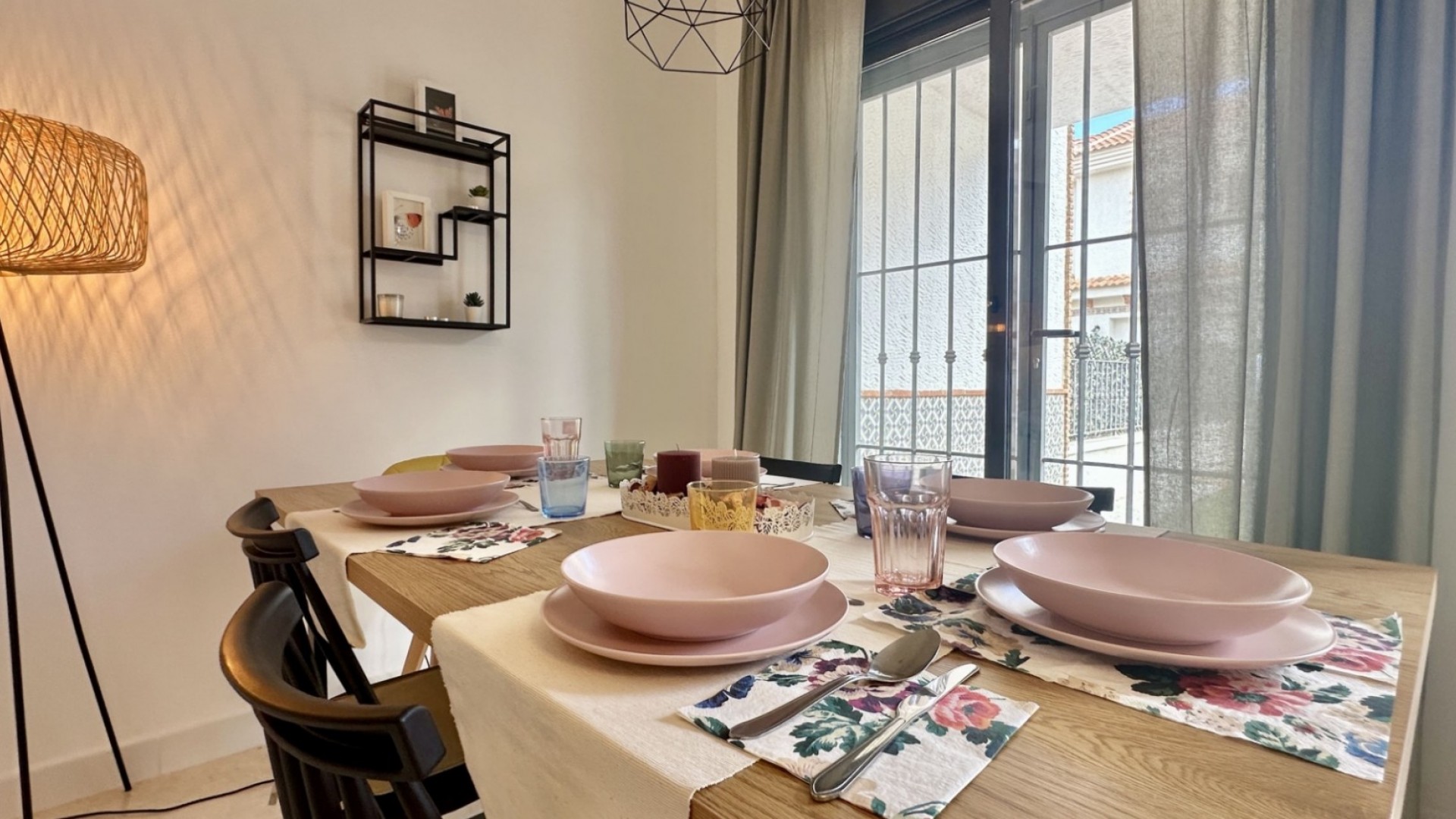 Resale - Stadthaus -
San Miguel de Salinas