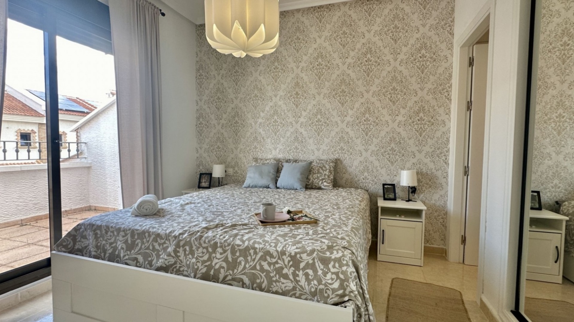 Resale - Stadthaus -
San Miguel de Salinas