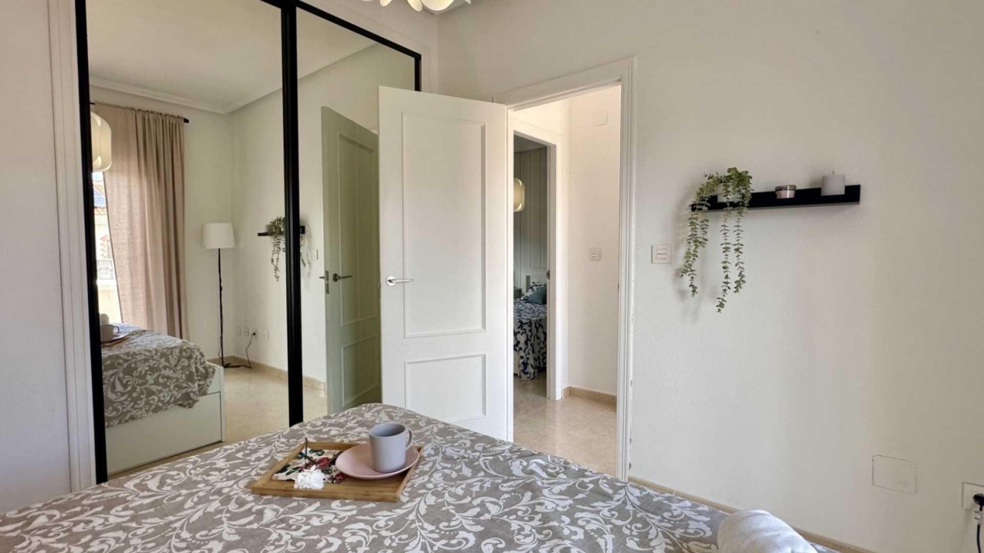 Resale - Stadthaus -
San Miguel de Salinas