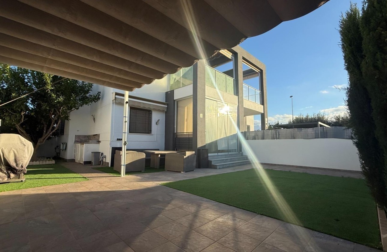 Resale - Stadthaus -
Torrevieja - Aguas Nuevas