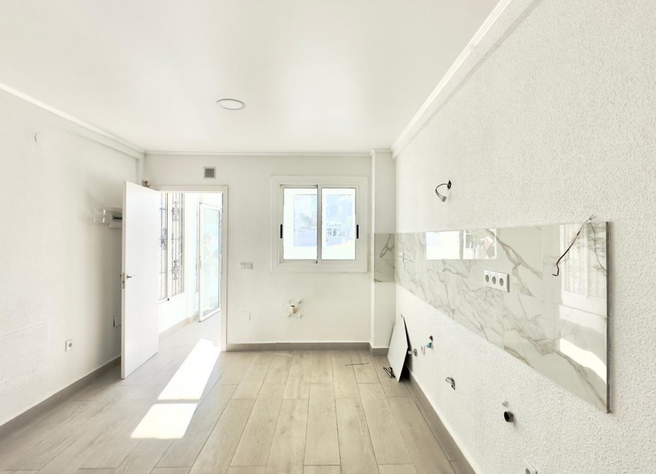 Resale - Stadthaus -
Torrevieja - La Mata