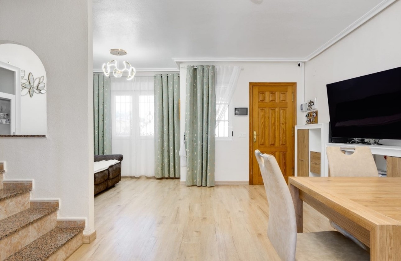 Resale - Stadthaus -
Torrevieja