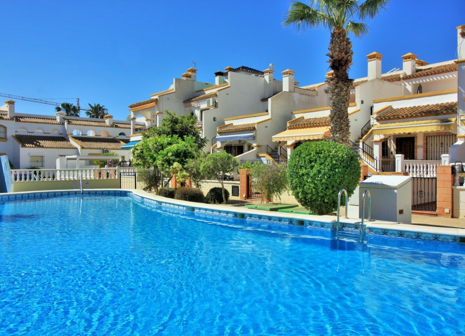 Resale - Stadthaus -
Villamartín - LOS DOLSES