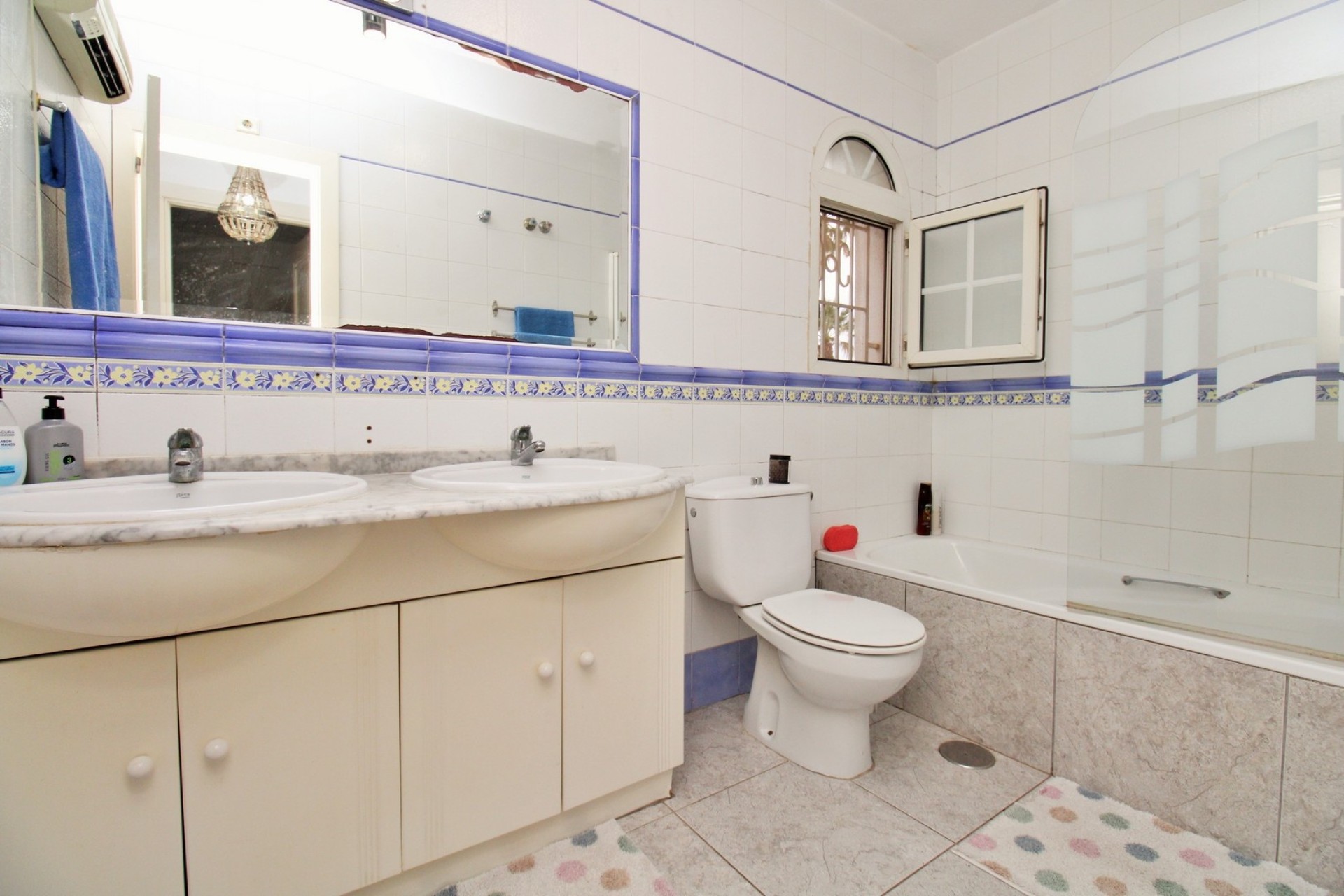 Resale - Stadthaus -
Villamartín - LOS DOLSES