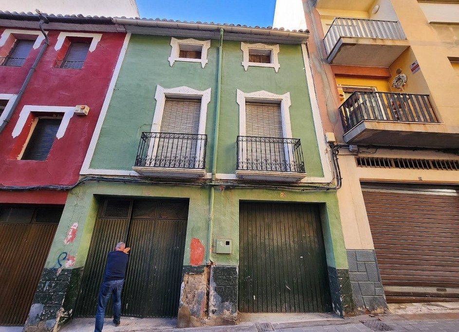 Resale - Stadthaus -
Villena