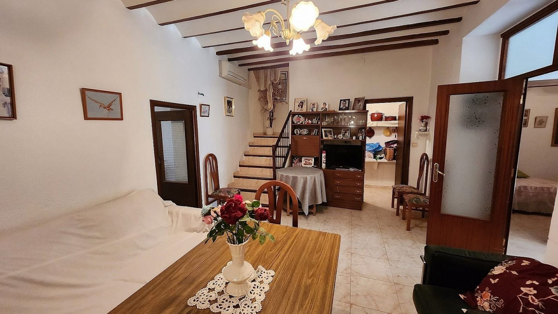 Resale - Stadthaus -
Yecla