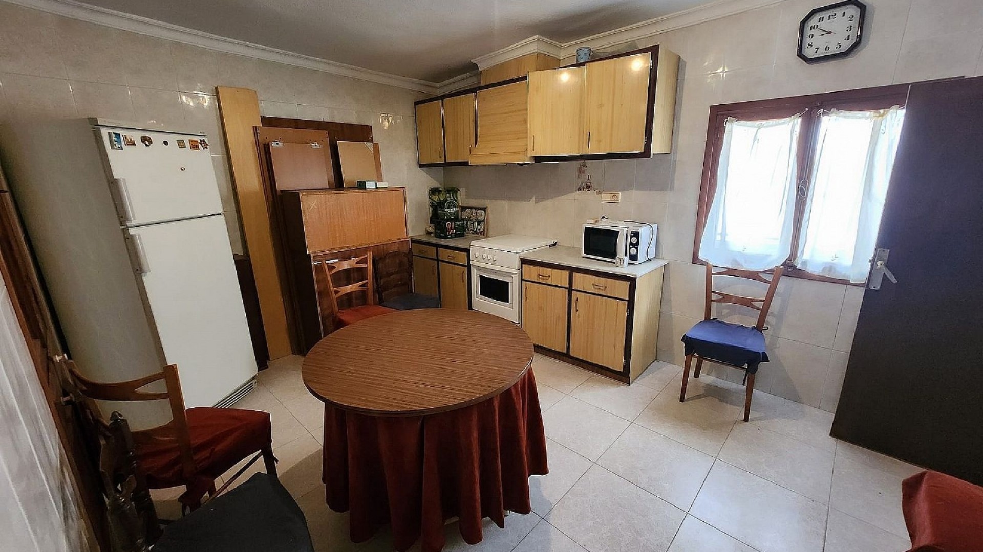 Resale - Stadthaus -
Yecla