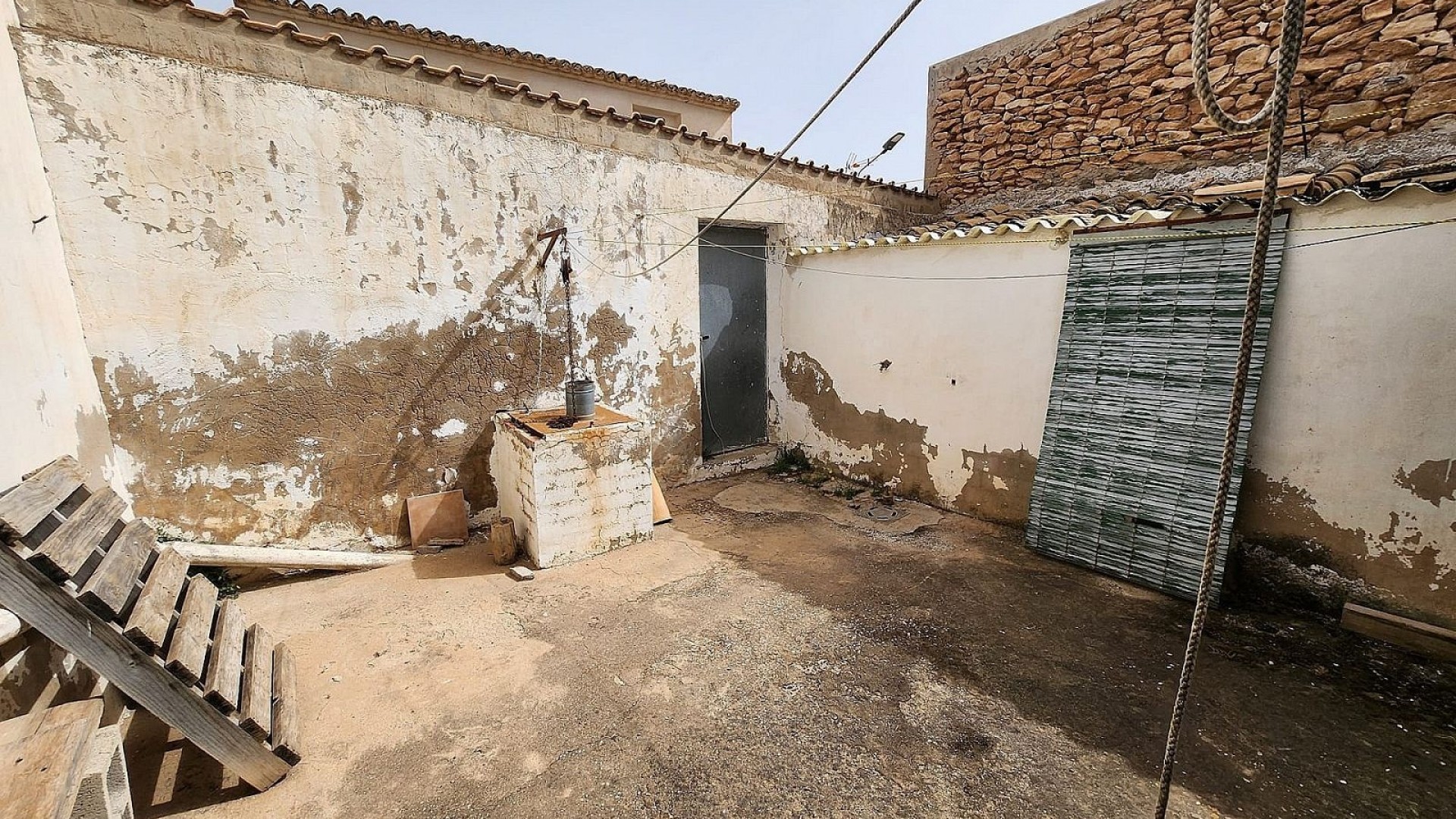 Resale - Stadthaus -
Yecla