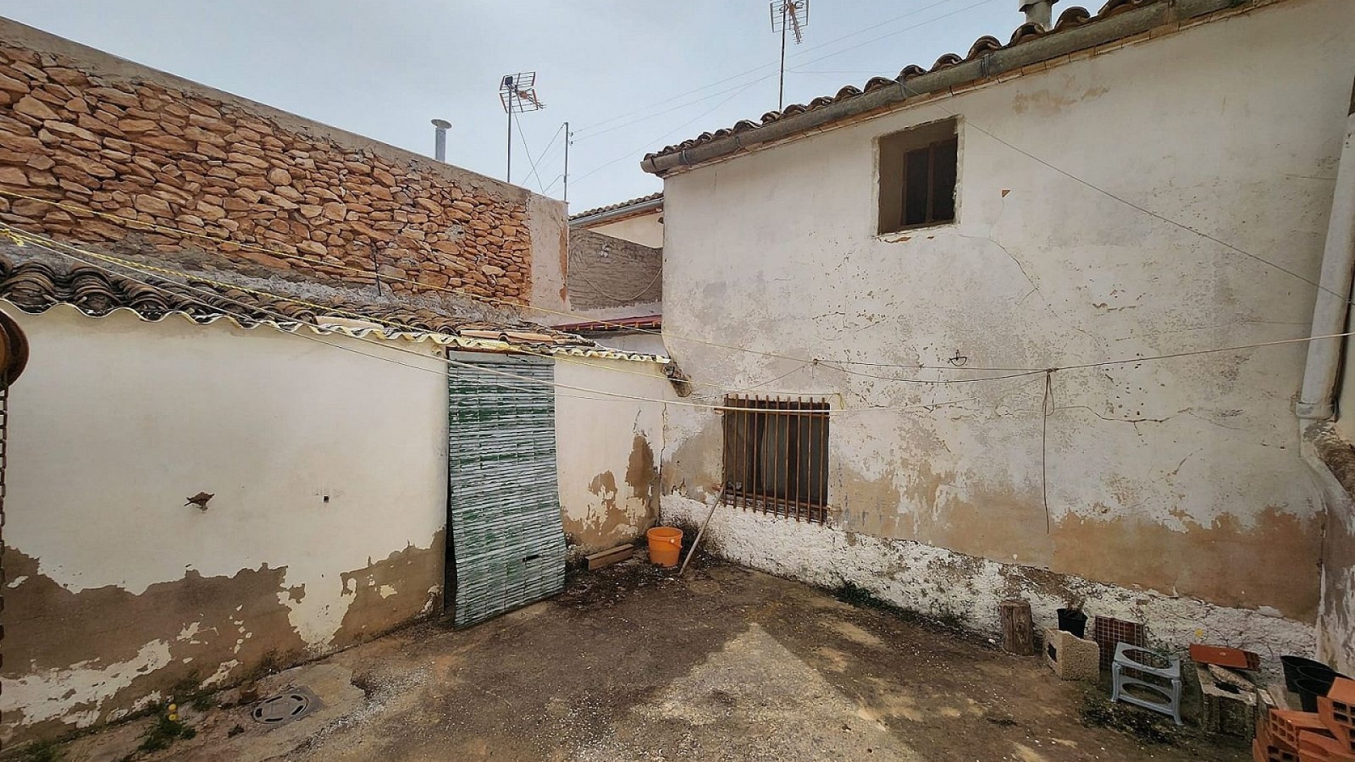 Resale - Stadthaus -
Yecla