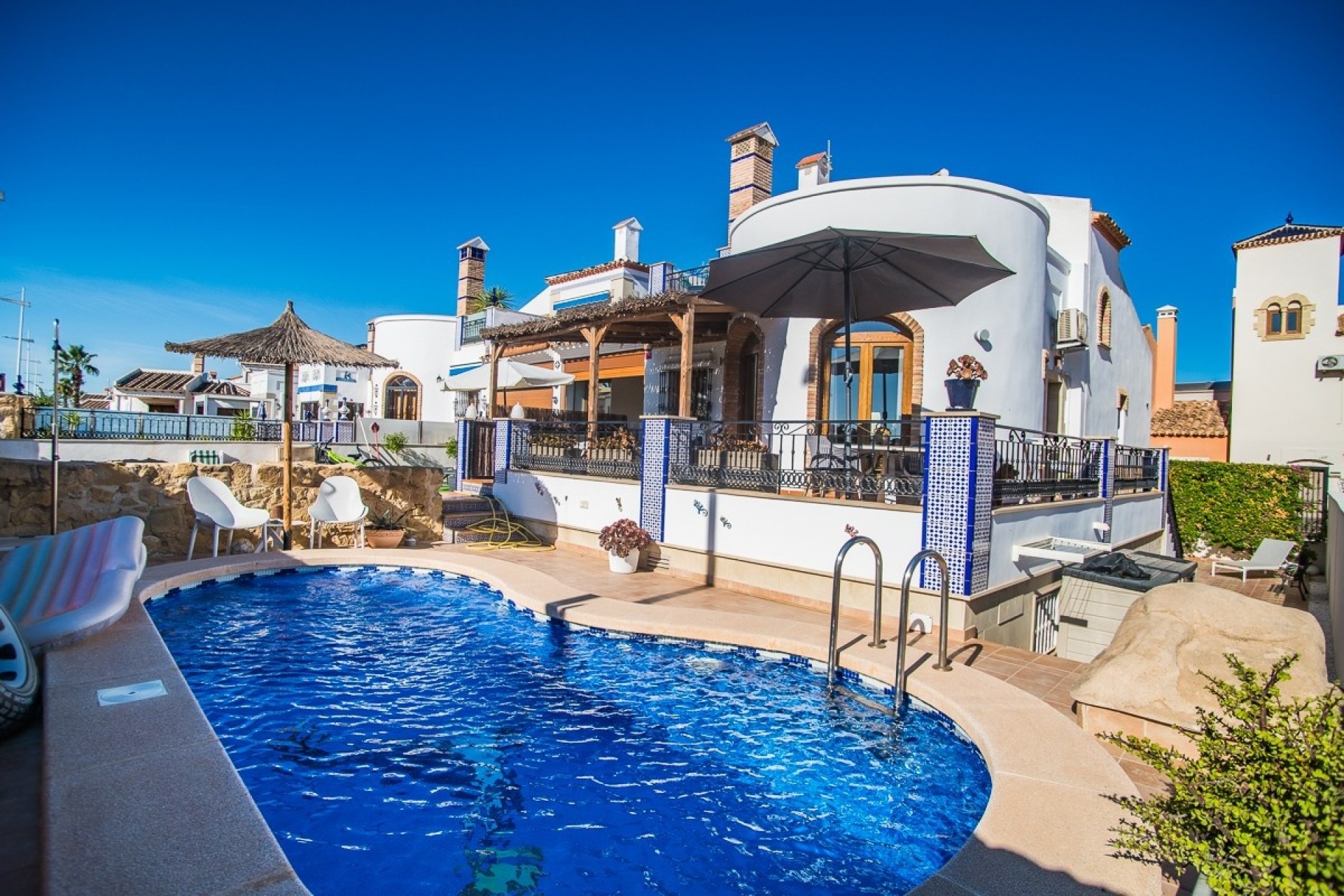 Resale - Townhouse -
Algorfa